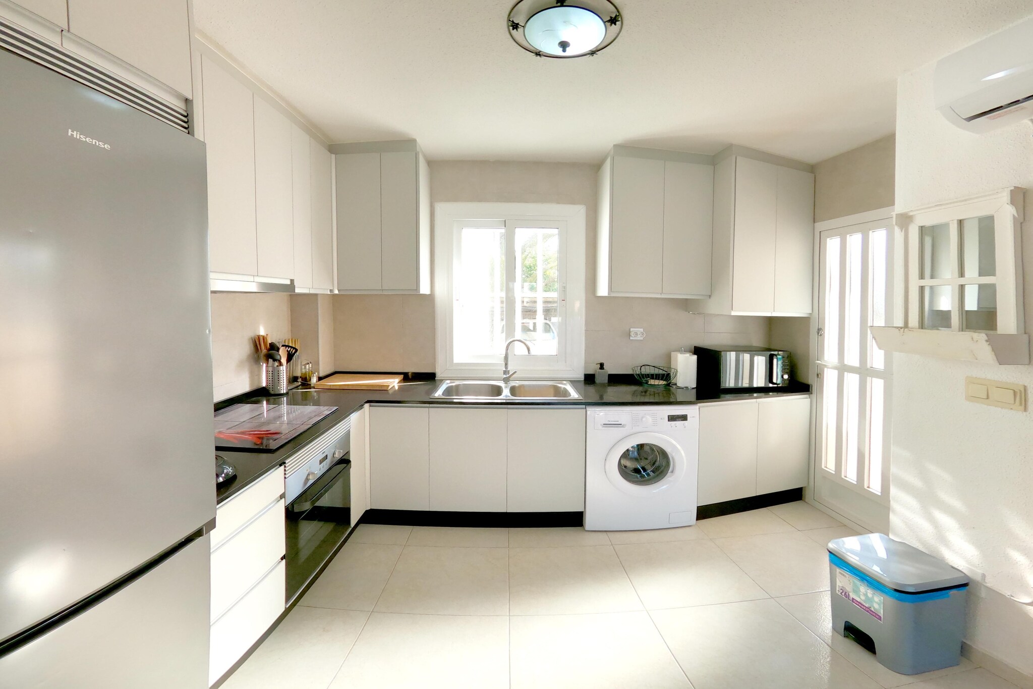 Ground floor: (Living room(TV, decorative fireplace, seating area, air conditioning), open kitchen(hob(ceramic), electric kettle, coffee machine(pads), oven, microwave, fridge-freezer), toilet(toilet))\n\nOn the 1st floor: (bedroom(double bed, balcony, air conditioning), bedroom(double bed, air conditioning), bathroom(shower(walk-in shower), washbasin, toilet))\n\nOn the 2nd floor: (bedroom(double bed, balcony, air conditioning), bathroom(bathtub with shower, washbasin, toilet, bidet))\n\nwashing machine, garden doors, garden, garden furniture, sun loungers, BBQ, parasol, swimming pool(shared with other guests), bicycles available, children\'s bed, high chair, ironing board, iron