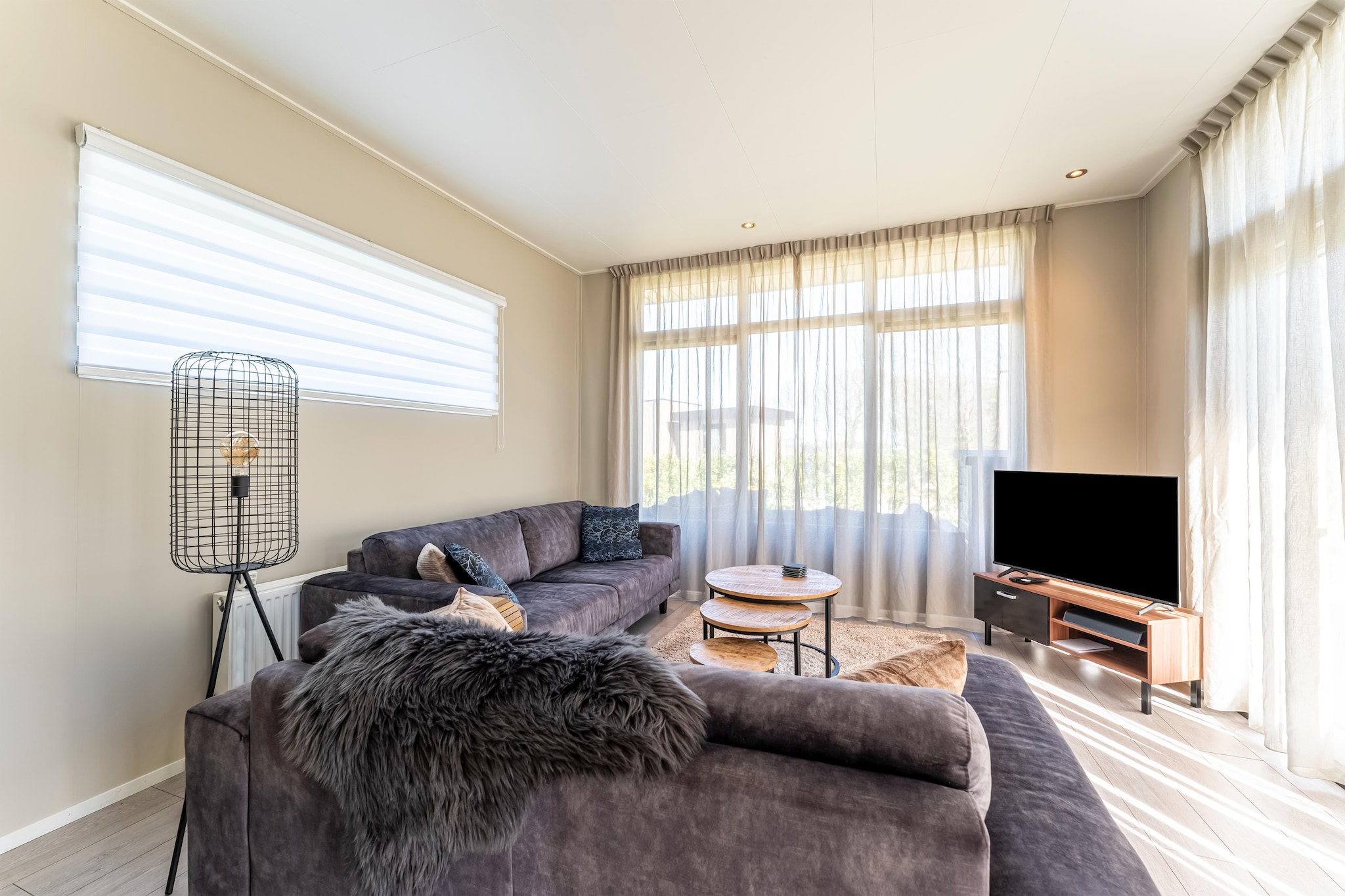 An optional utilities and service fee of EUR 70,00 will be charged before your arrival. Details are given below.<br> This pleasant holiday home with private terrace is in a great location, close to beautiful walking routes and numerous activities for all ages. The lovely home comfortably accommodates friends and families. Molenschot is a small village located in North Brabant, surrounded by forests, heaths and fens, making it a popular destination for walkers and cyclists. There are various routes in the area, such as the Ommetjes Molenschot, which take you past the most beautiful spots in the village. The Efteling (20 km) and Safaripark Beekse Bergen (20 km) are also a short distance from the accommodation, but the nearby Speelbos Gilze (5 km) also guarantees an afternoon full of entertainment. Prepare delicious dishes in the well-equipped kitchen and enjoy the tranquility from the private terrace. The garden is equipped with attractive furniture and you can sit back with a good book from the lounge set. Parking is available at the property. There is a smoke detector on the premises. <br><b> Optional Utilities & Service Package </b><br><b> An optional utilities and service package of EUR 70,00 </b> can be selected prior to your arrival. You will receive a separate communication with the payment link should you wish to include it.<br>This package ensures a seamless stay and conveniently covers services such as final cleaning, utility consumption, service support, and protection against minor damages or incidental costs during your stay.<br>Guests who prefer may manage these services independently, provided the property is returned in good order at check-out.