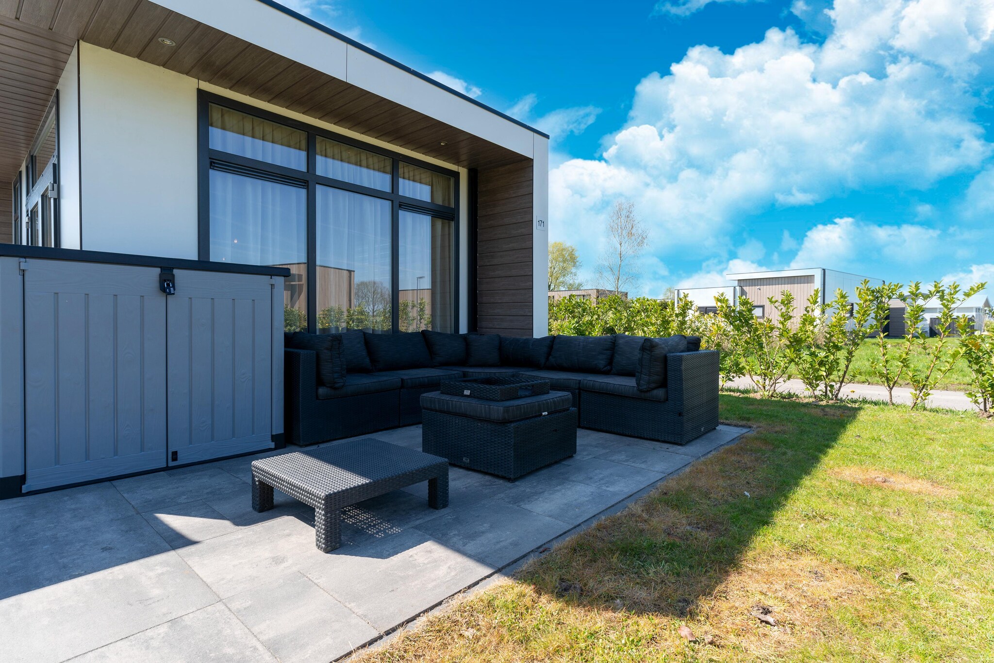 Ground floor: (Living room(TV, dining table, seating area, air conditioning), Kitchen(hob(induction), electric kettle, hood, coffee machine, combination microwave, dishwasher, fridge-freezer), bedroom(double bed or 2 single beds(boxspring), air conditioning), bedroom(single bed(boxspring), washing machine), bathroom(shower(walk-in shower), washbasin, toilet))\n\nAnnex: (fridge, freezer)\n\nterrace(private), garden(private), garden furniture, BBQ, parking, children\'s bed, ironing board, lounge set, Garden shed