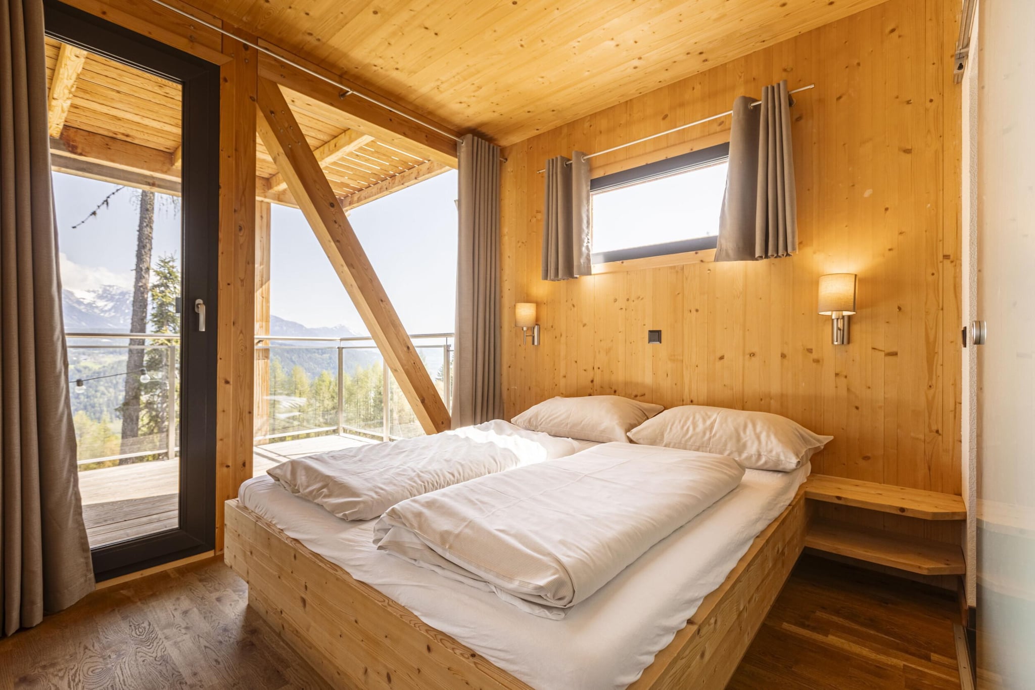 Ground floor: (bedroom(single bed, double bed), bedroom(single bed, bunk bed), bedroom(bunk bed), Bedroom with bathroom(double bed, shower), bathroom(bath tub, shower, washbasin), bathroom(shower, washbasin), toilet(toilet), toilet(toilet), toilet(toilet), Internet access)\n\nOn the 1st floor: (Living room(TV(cable, satellite), balcony, gas fireplace), open kitchen(hob(4 ring stoves, ceramic), electric kettle, toaster, coffee machine(filter), oven, microwave, dishwasher, fridge(+ freezer)), bathroom(Bubble bath, sauna, washbasin, hairdryer), hairdryer)\n\nbalcony or terrace, garden furniture, parking