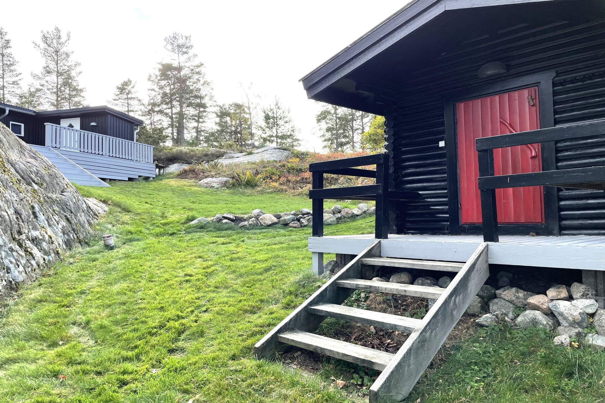 Internet Access DSL, open kitchen(cooker(electric), coffee machine, fridge-freezer, water from well), Living/bed room(2x bunk bed, CD player, chromecast), bedroom(double bed), bathroom(washbasin, shower, toilet), sauna(outside, heated, 4 persons), heating(electric), parking