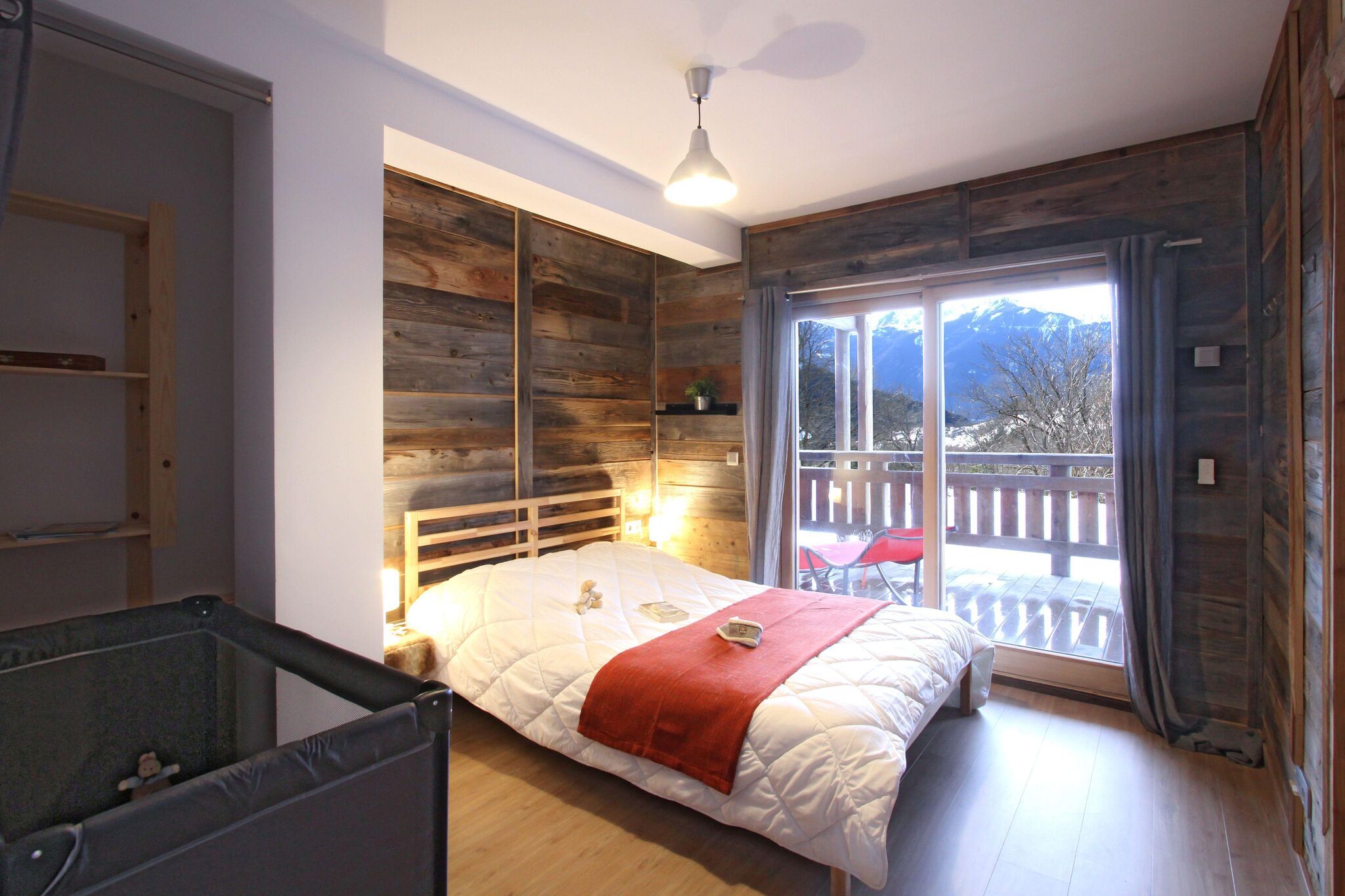 Comfortable 10-person chalet with whirlpool in Huez