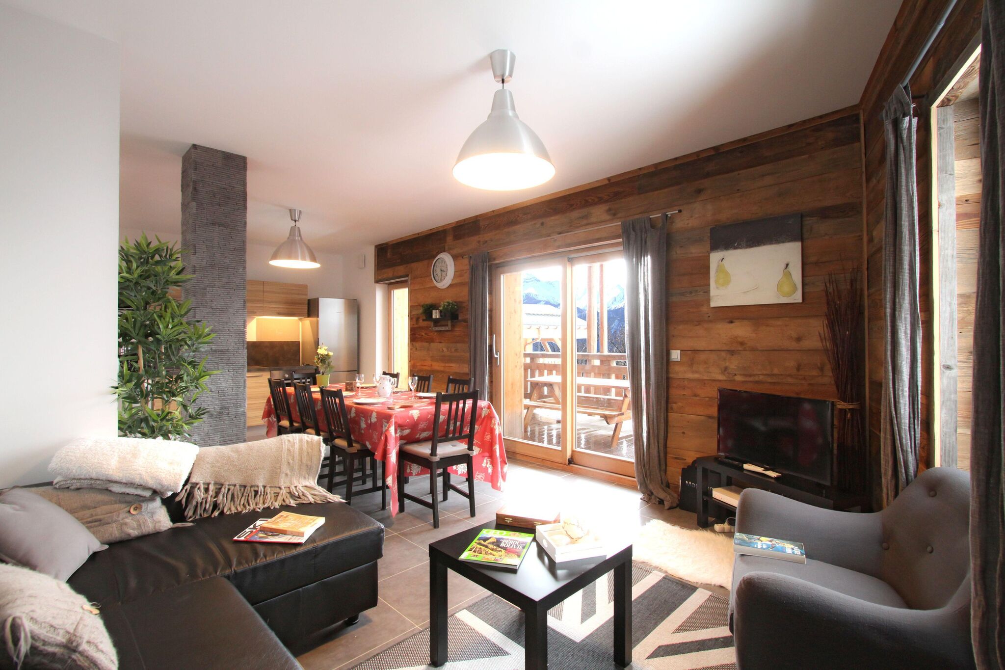 Comfortable 10-person chalet with whirlpool in Huez