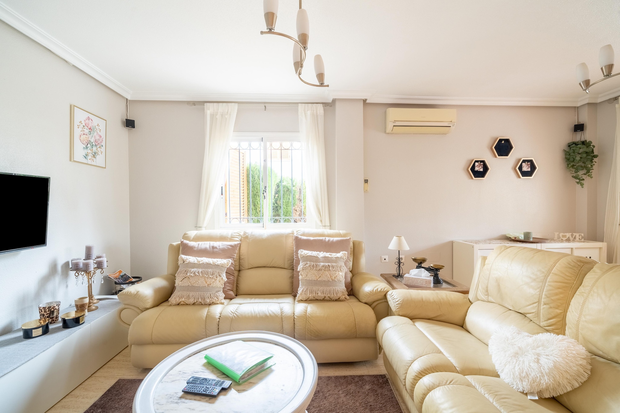 An optional utilities and service fee of EUR 100,00 will be charged before your arrival. Details are given below.<br> This pleasant holiday home has several terraces and a nice roof terrace, ideal for admiring the sunset while sipping your favourite beverage. With a communal swimming pool for refreshing dips and a playground where kids can enjoy themselves, the residence is very suitable for families. Daily essentials can be purchased from the on-site shop and the local wine bar is also worth checking out. The sea is about 5 km from the accommodation and you will find nice coastal towns such as El Moncayo and Torrevieja. A visit to cozy Murcia, Elche and Alicante is also possible by car. You can independently prepare tasty meals in the well-equipped kitchen. There are several terraces where you can sit for a relaxing afternoon with a snack and a drink of your choice. Air conditioning provides cooling on hot summer days and there is a cot for the smallest holidaymakers. <br><b> Optional Utilities & Service Package </b><br><b> An optional utilities and service package of EUR 100,00 </b> can be selected prior to your arrival. You will receive a separate communication with the payment link should you wish to include it.<br>This package ensures a seamless stay and conveniently covers services such as final cleaning, utility consumption, service support, and protection against minor damages or incidental costs during your stay.<br>Guests who prefer may manage these services independently, provided the property is returned in good order at check-out.