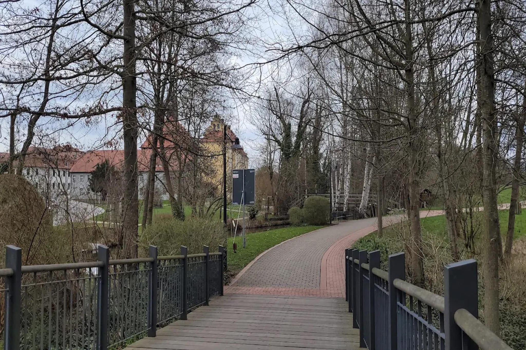 Reihenbungalow an einem Spreearm-Gebieden zomer 5km