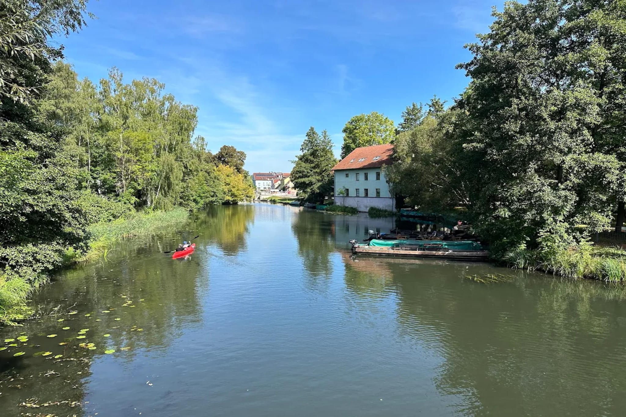 Reihenbungalow an einem Spreearm-Gebieden zomer 5km