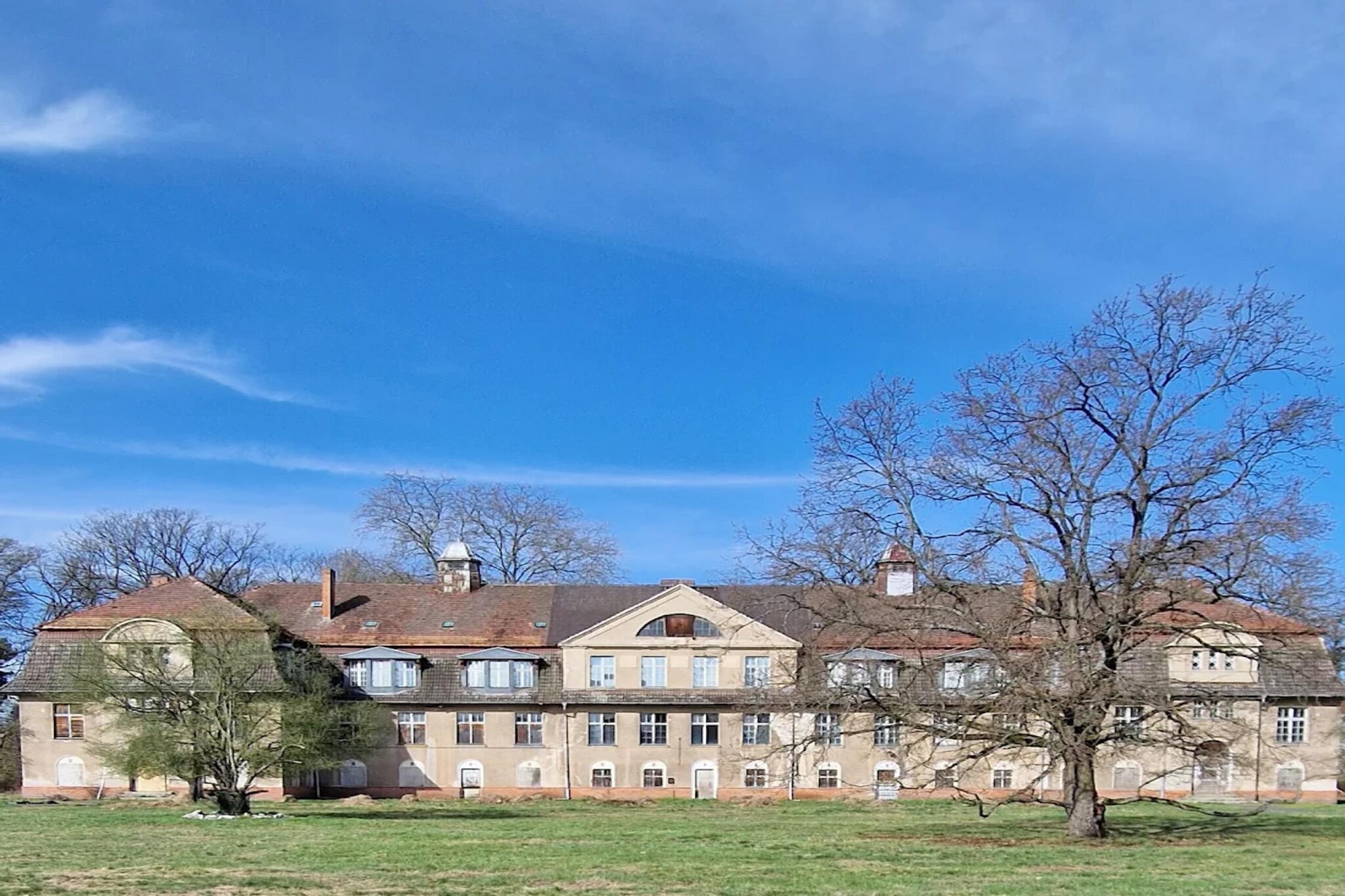 Reihenbungalow an einem Spreearm-Gebieden zomer 5km