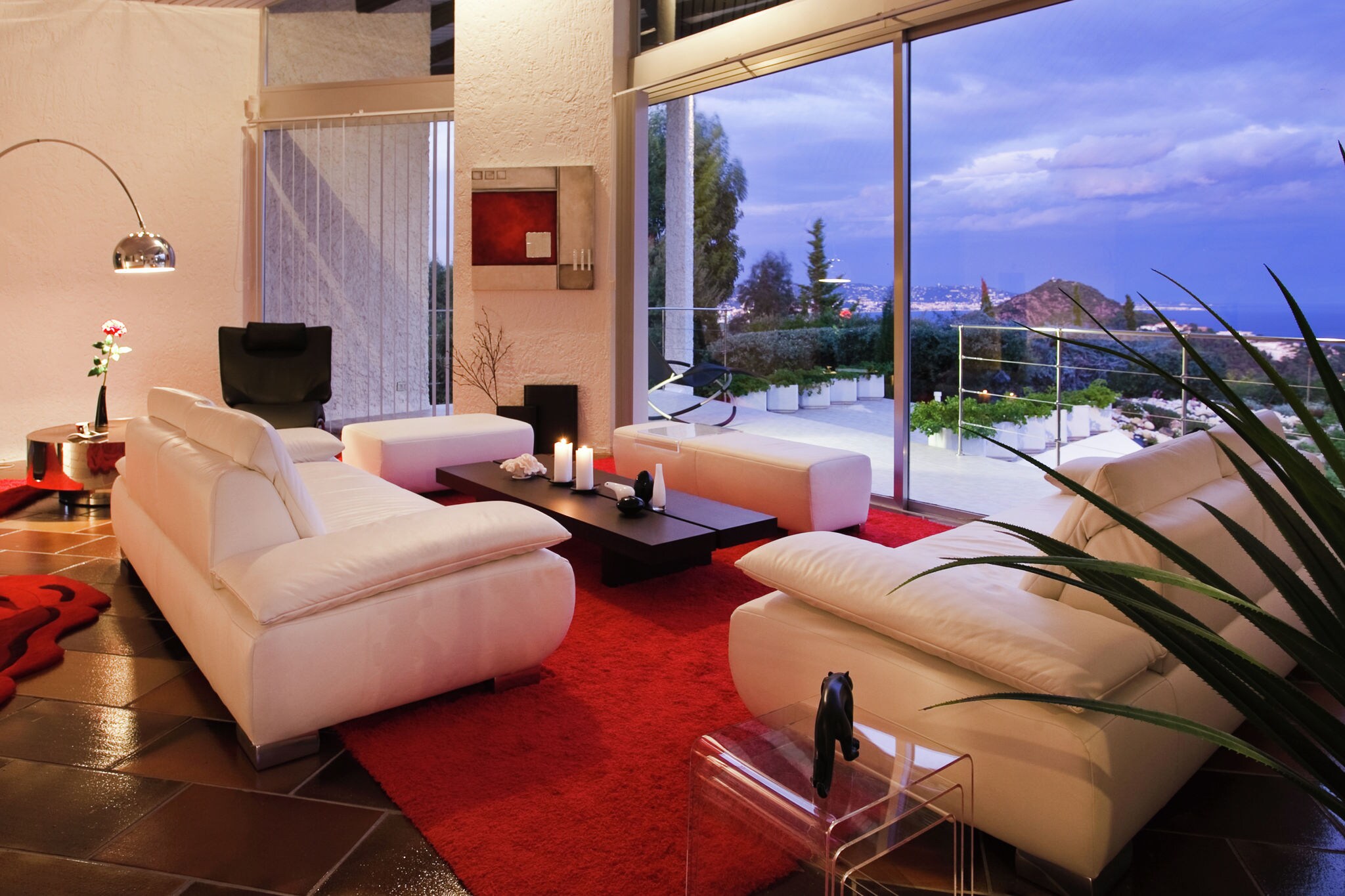 Luxuriöse Ferienwohnung in Architektenvilla mit See- und Bergblick in ruhiger Lage