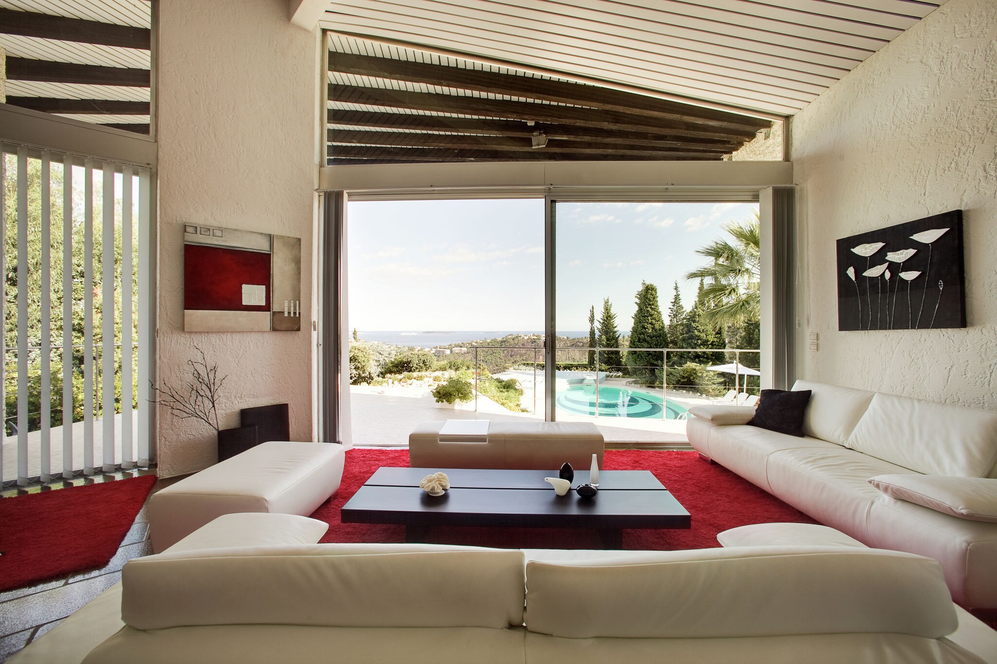 Luxe appartement in een rustig gelegen architectenvilla met uitzicht op zee en de bergen
