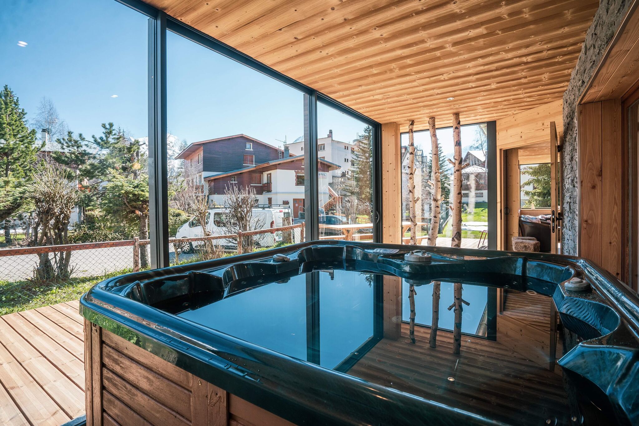 Large 16-person chalet with hot tub on terrace in Les Deux Alpes