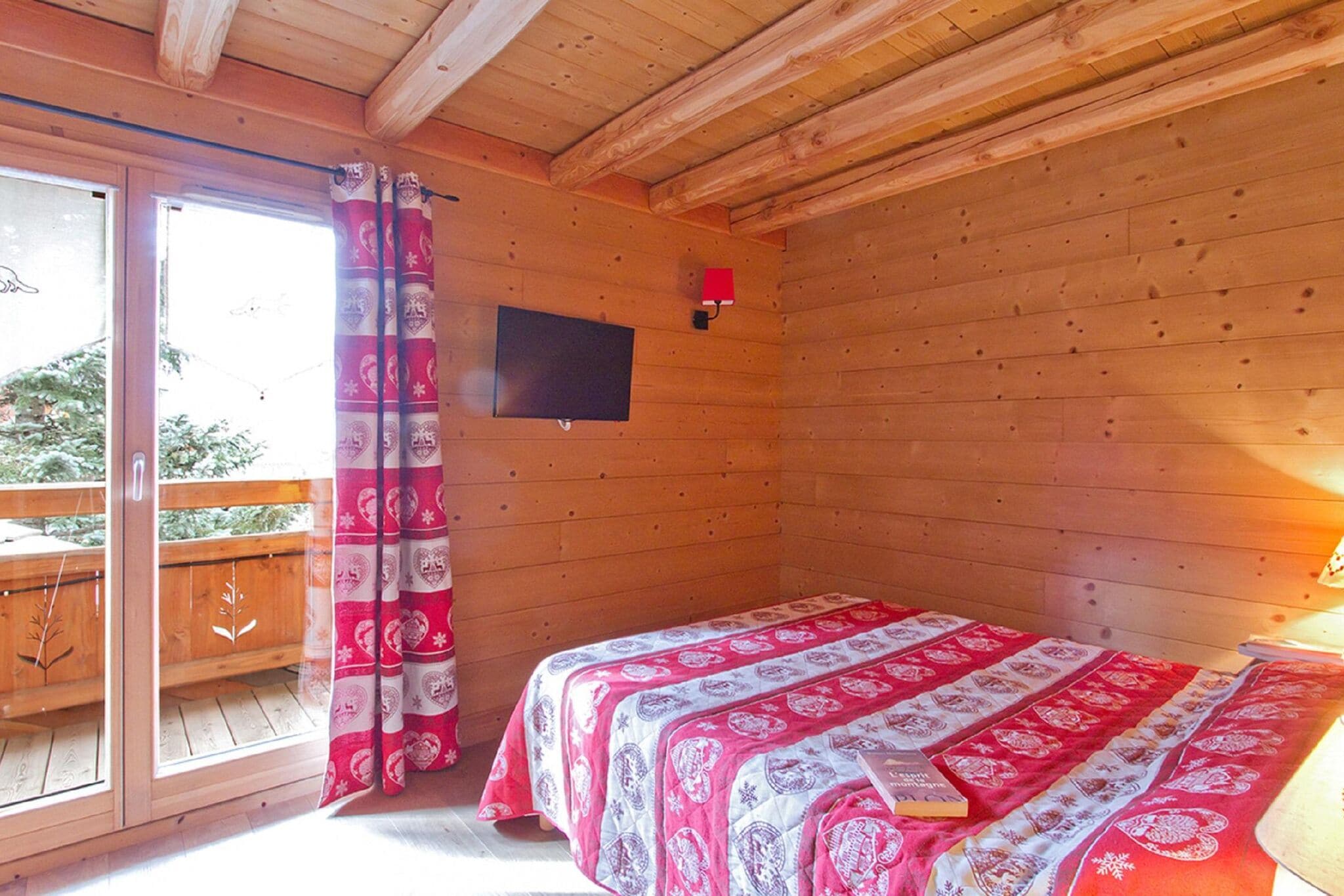 Chalet spacieux avec sauna et piscine extérieure en Isère