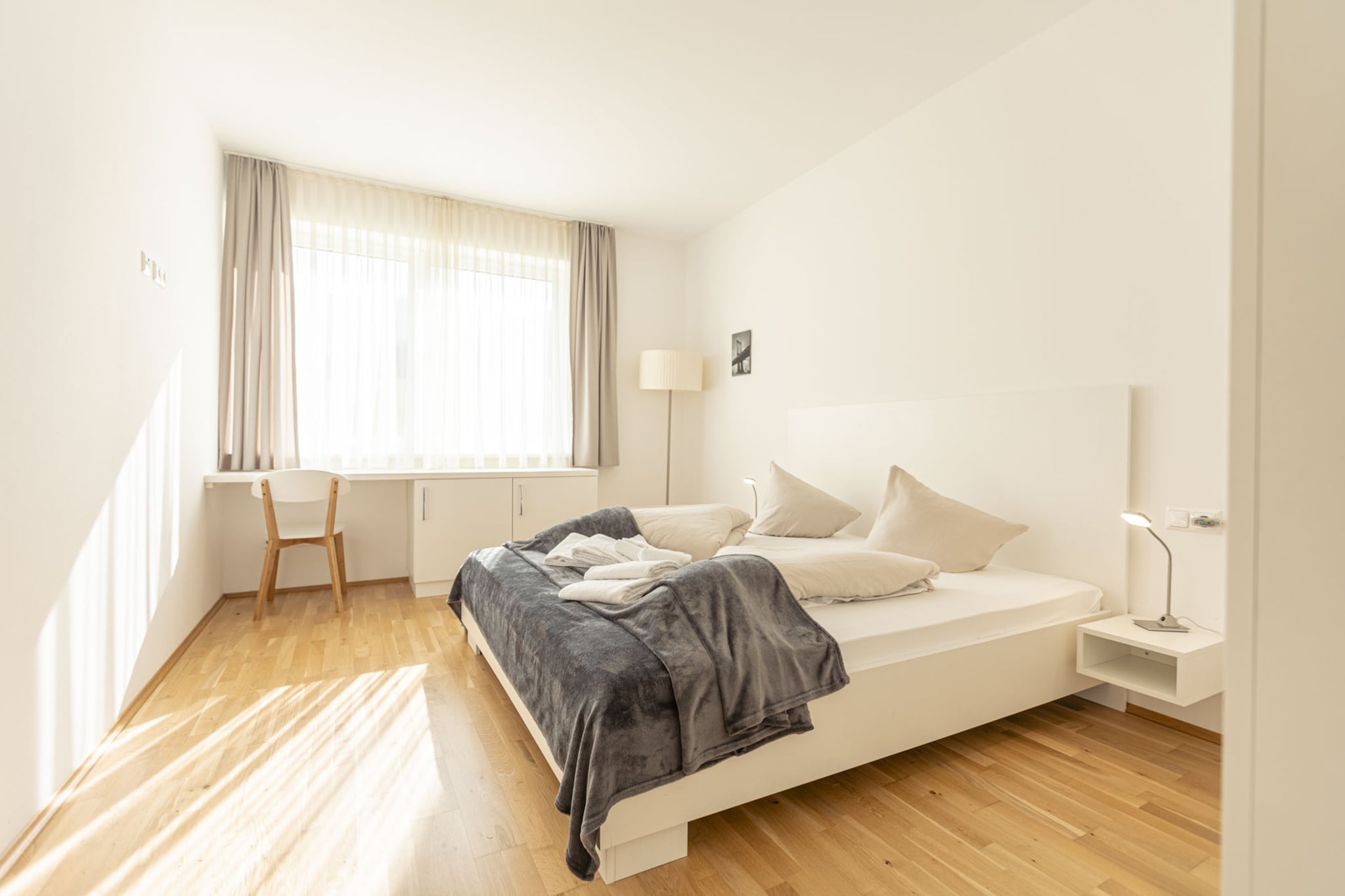 Ground floor: (hallway, bedroom(double bed), bathroom(bath tub, shower, washbasin, hairdryer), Internet access, sauna(private))\n\nOn the 1st floor: (Living room(double sofa bed, TV(cable), dining table, seating area), open kitchen(hob(4 ring stoves, ceramic), electric kettle, toaster, coffee machine(cups, filter), oven, microwave, dishwasher, fridge-freezer), bedroom(double bed), bedroom(double bed), toilet(toilet))\n\ngarage, carport, cot, washing machine, terrace, garden furniture, parasol, high chair, drying cabinet