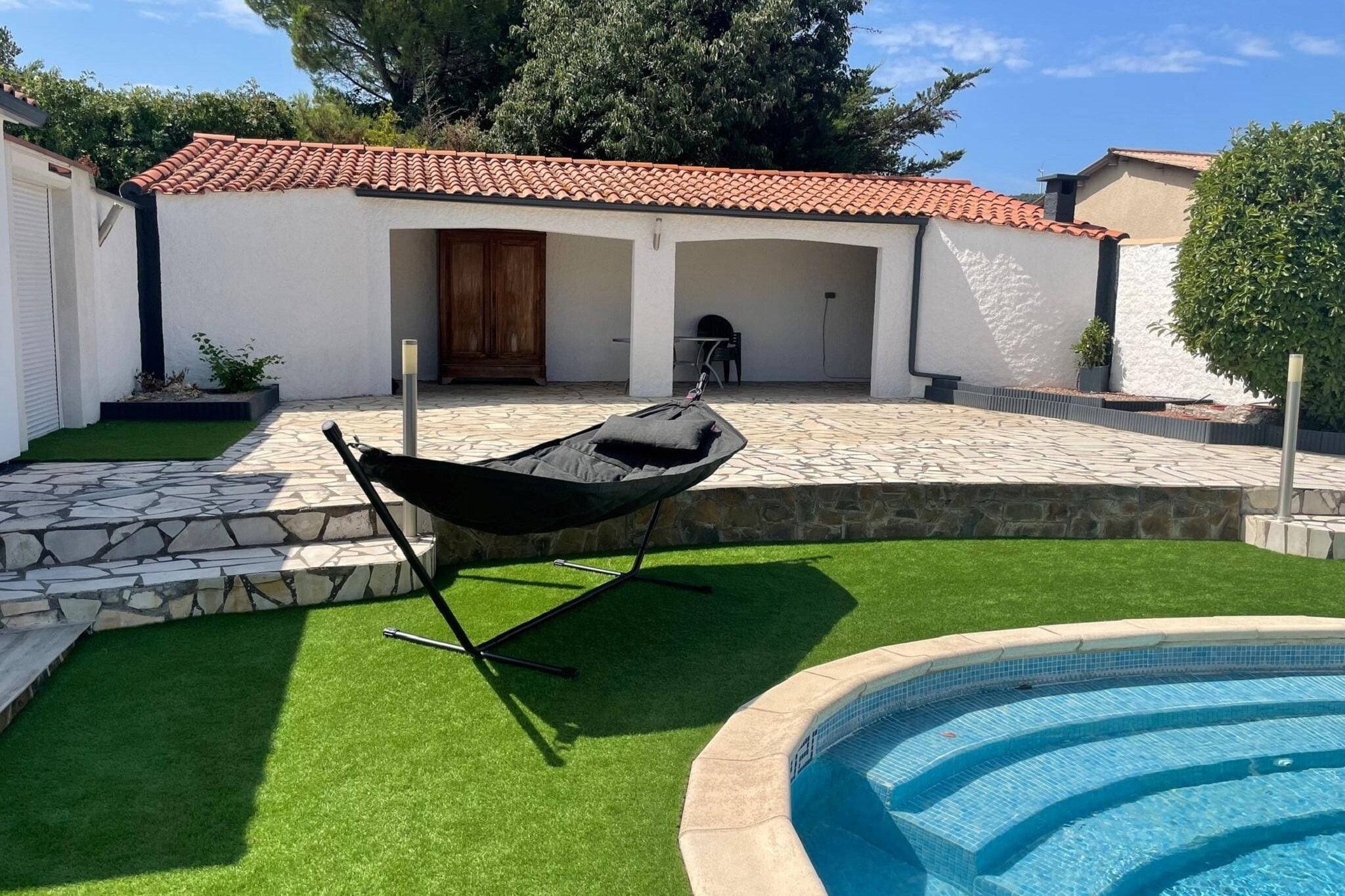 Holiday Home in Pouzols-Minervois with Private Outdoor Pool