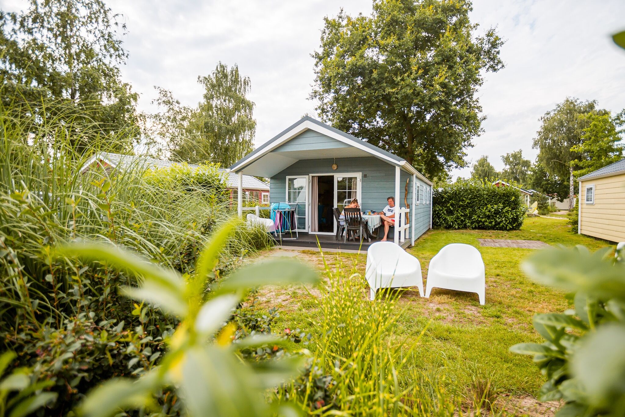 Chalet avec terrasse couverte, dans un parc de vacances sur le Leukermeer
