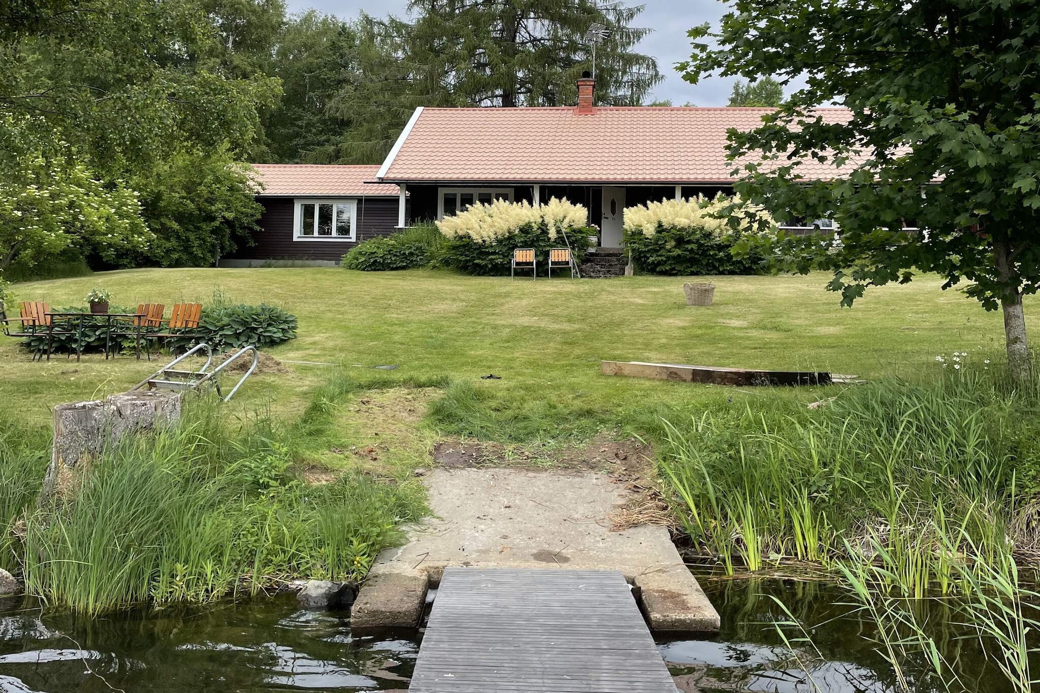 Annex: (2x single bed)\n\nKitchen(cooker(electric), hood, coffee machine, microwave, dishwasher, fridge-freezer, high chair, water from well), Living/bed room(TV(swedish TV channels)), bedroom(2x single bed), bedroom(double bed), bedroom(double bed), bathroom(washbasin, shower, toilet, washing machine), conservatory, sauna(outside, 6 persons), heating(electric), terrace(roofed)(garden furniture, BBQ), parking, air to air heatpump