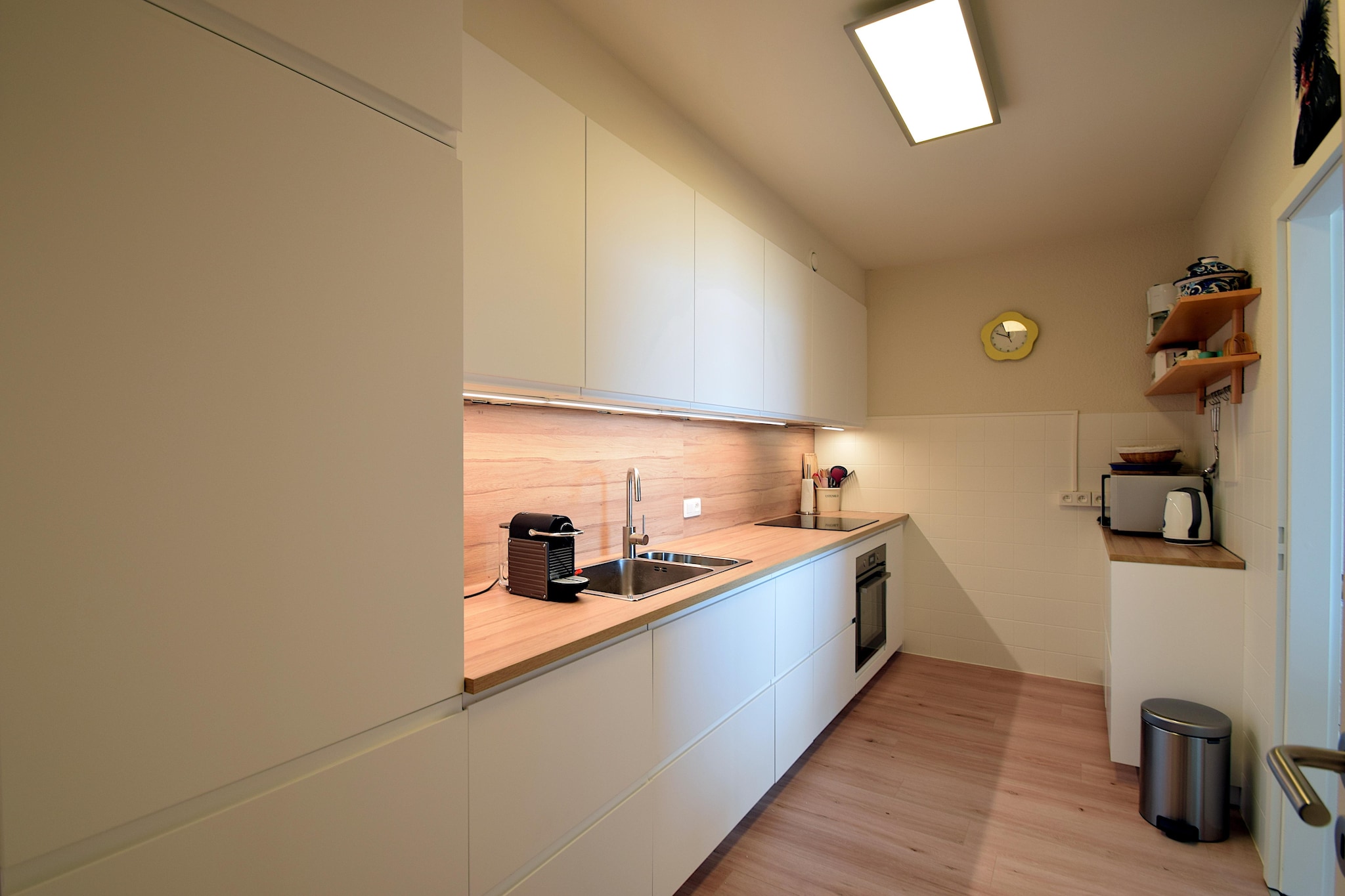On the 3rd floor: (Kitchen(hob, electric kettle, toaster, coffee machine, oven, microwave, dishwasher), Living/diningroom(dining table, seating area), bedroom(double bed(240 x 220 cm)), bedroom(single trundle bed, bunk bed), bathroom(bathtub with shower, washbasin, toilet, hairdryer), toilet(toilet))\n\nwashing machine, balcony, bicycle storage, garden furniture, parking, lift, ironing board, iron
