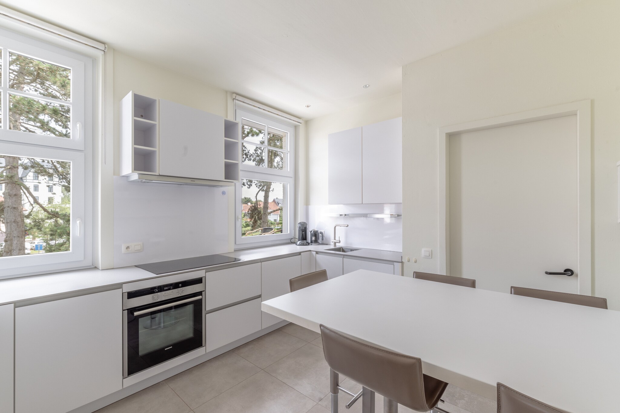 On the 1st floor: (Kitchen(hob(ceramic), electric kettle, toaster, oven, microwave, dishwasher), Living/diningroom(TV(smart TV), dining table, seating area), bedroom(double bed), bedroom(single bed, bunk bed), bathroom(shower, washbasin, toilet, hairdryer))\n\ntumble dryer, washing machine, balcony, bicycle storage, garden furniture, parking, high chair, ironing board, iron