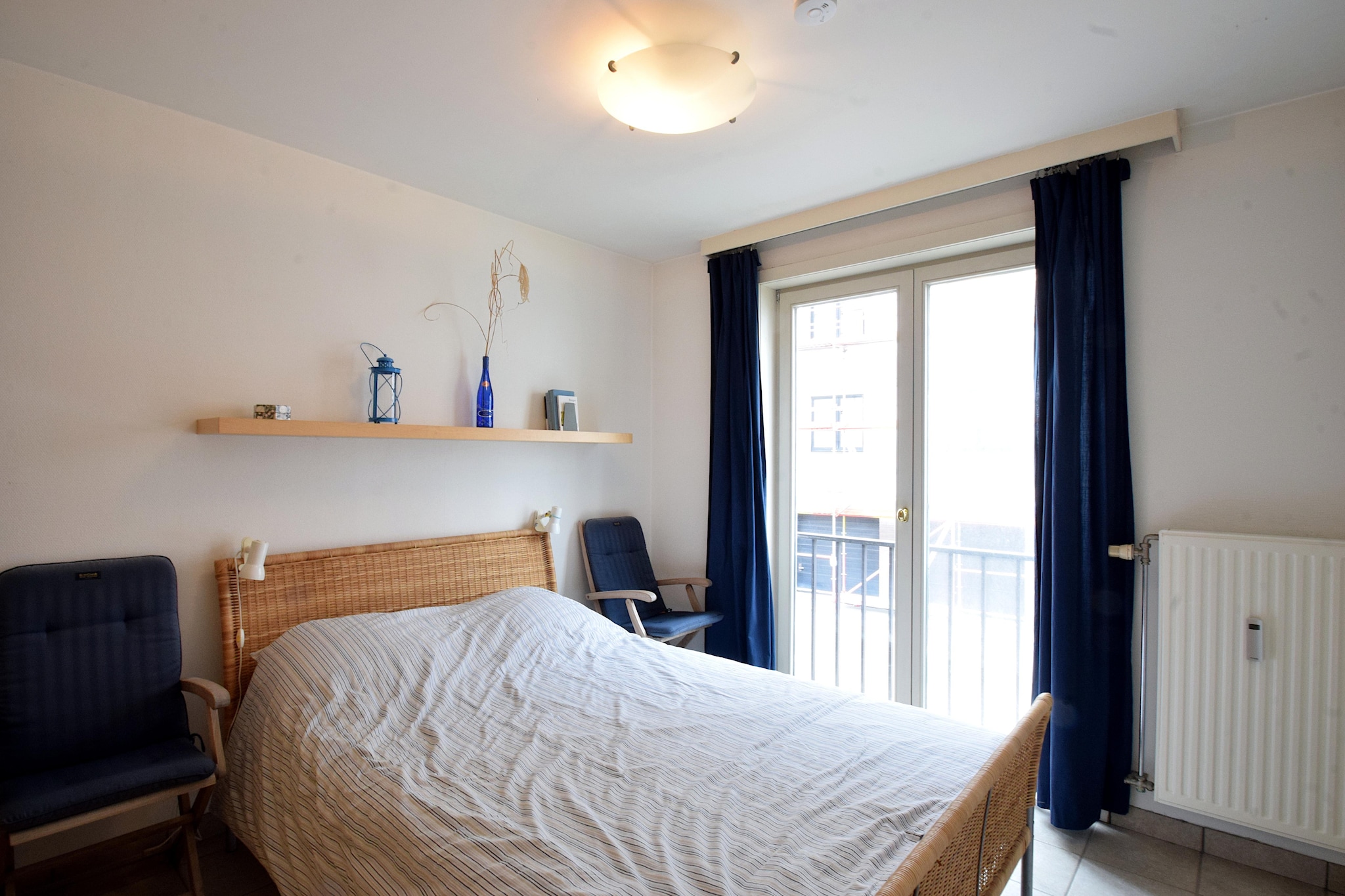 Ground floor: (Living room(TV, dining table, seating area), Kitchen(hob, electric kettle, toaster, coffee machine, combination microwave, dishwasher, fridge-freezer), bedroom(double bed), bedroom(double bed), bathroom(bathtub with shower, washbasin))\n\nheating, terrace, garden furniture, lift