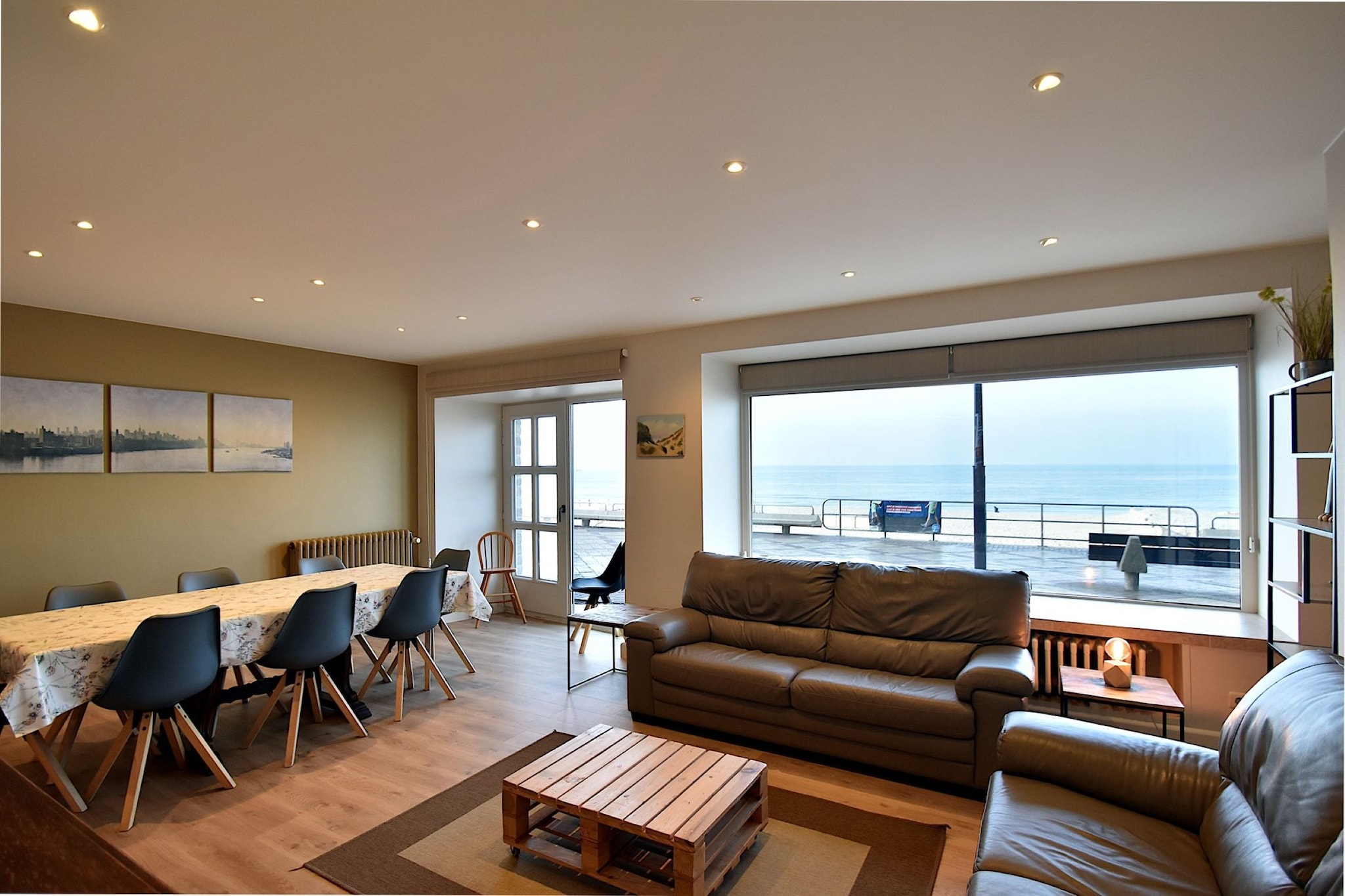 Spacious Coastal Apartment