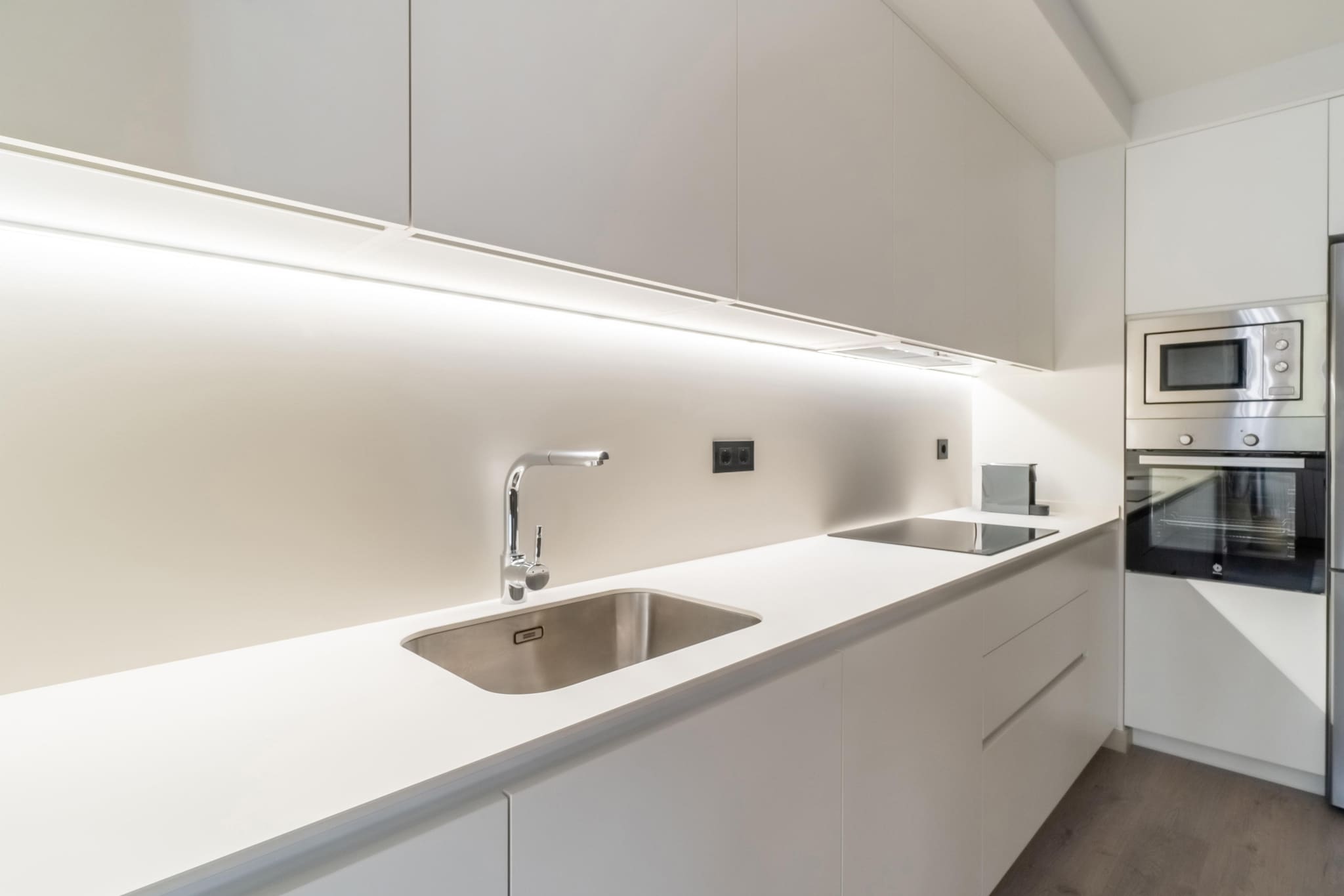 On the 1st floor: (open kitchen(toaster, cooker, coffee machine, oven, microwave, dishwasher, fridge-freezer, Juicer), Living/bed room(double sofa bed, TV, dining table, seating area, gas fireplace), bedroom(single bed, single bed, single bed), Bedroom with bathroom(double bed, shower, washbasin, toilet), bathroom(washbasin, toilet), shower, shower, washing machine, washing machine)