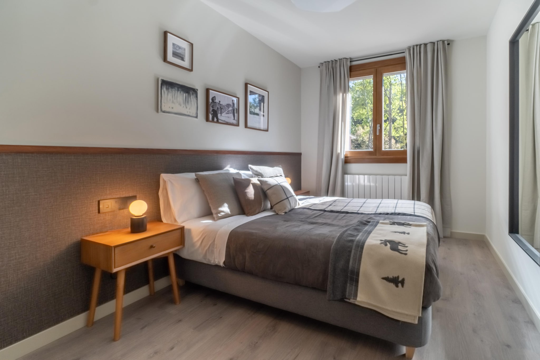 Stone Home in Benasque near Scenic Lake