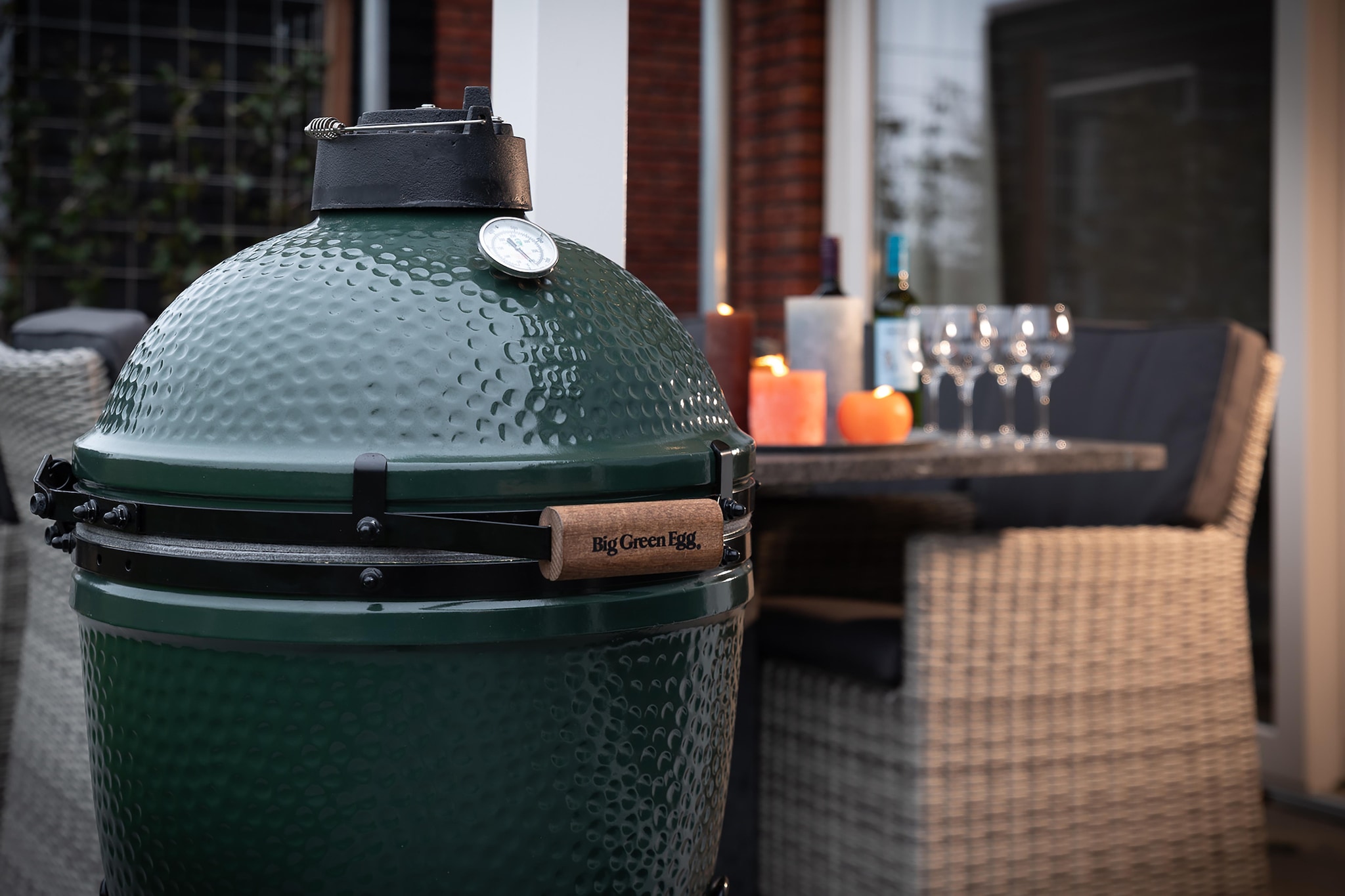 Ground floor: (open kitchen(electric kettle, coffee machine(cups), oven, microwave, dishwasher), Living/diningroom(TV(flatscreen), dining table(6 persons), decorative fireplace, seating area, DVD player, stereo unit), bedroom(2x single bed(90 x 210 cm), TV), bathroom(shower(walk-in shower), washbasin, toilet, hairdryer), toilet)\n\nOn the 1st floor: (bedroom(2x single bed(90 x 210 cm), TV), bedroom(2x single bed(90 x 210 cm), TV), bathroom(Bubble bath, shower(walk-in shower), washbasin, toilet, hairdryer))\n\nsauna(private, reachable from the outside), Bubble bath(reachable from the outside), veranda, storage, tumble dryer, washing machine, heating(central, floor heating), garden, garden furniture, parking, stair gate