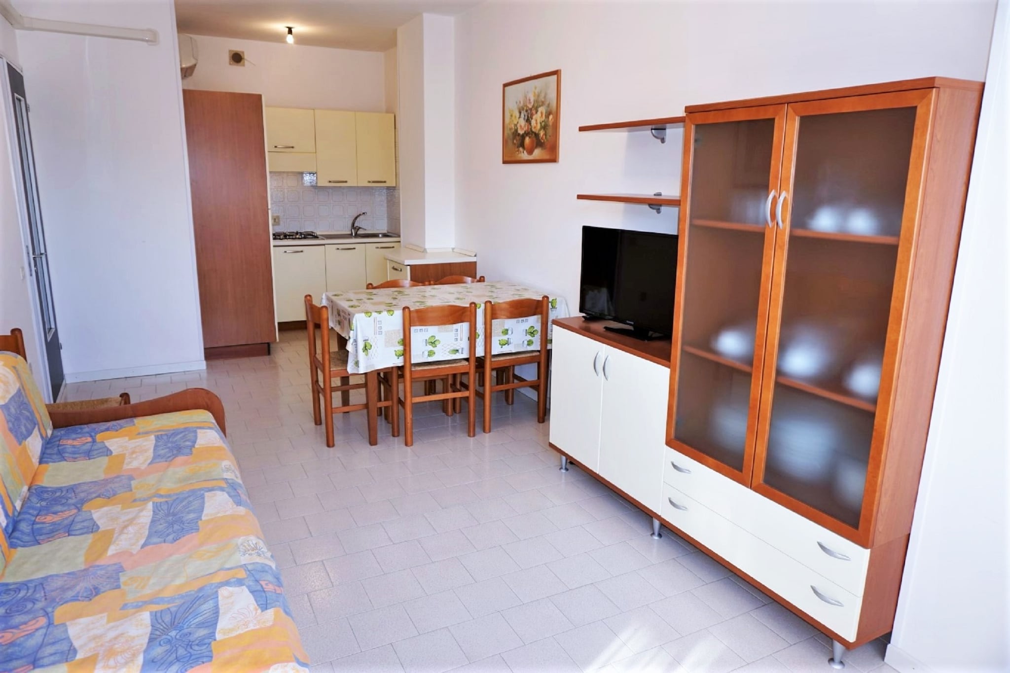 On the 1st floor: (Living room(double sofa bed, TV, dining table, seating area), open kitchen(hob, microwave, fridge-freezer, washbasin, washing machine), bedroom(double bed), bedroom(single bed, single bed), bathroom(shower, washbasin, toilet, bidet), bathroom(shower, washbasin, toilet, bidet), washing machine, air conditioning)\n\nterrace(private), garden, parking, swimming pool(shared with other guests, outside, opened from May upto and including Sep)