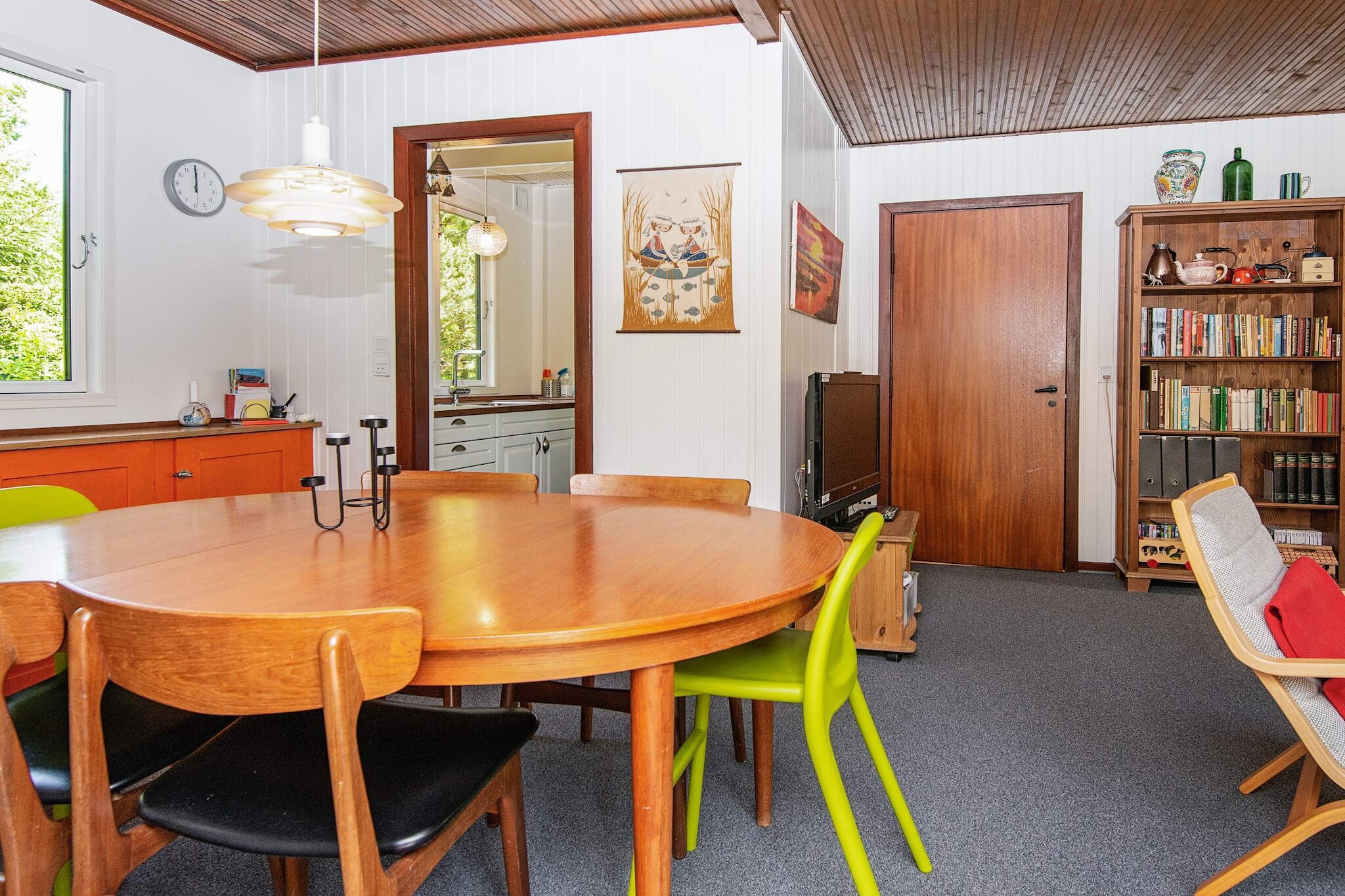 Kitchen(cooker(electric), coffee machine, microwave, freezer(60-99L), fridge-freezer), Living/bed room(TV, DVD player), bedroom(2x bunk bed), bedroom(double bed), bedroom(2x bunk bed), bathroom(washbasin, shower, washing machine), bathroom(washbasin, toilet), terrace, garden furniture, air to air heatpump