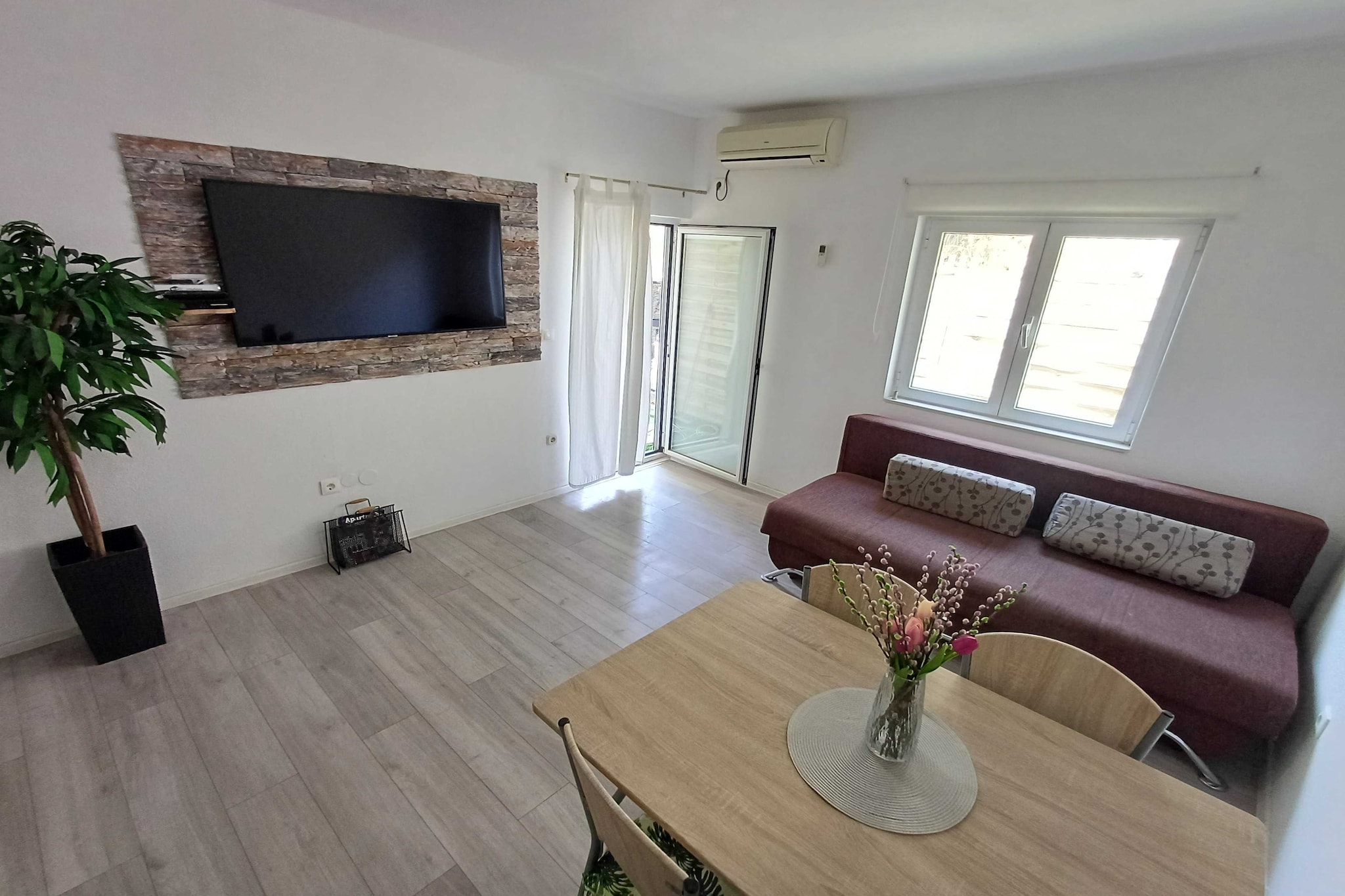 Apartments Sun & Sea - One Bedroom Apartment with Terrace (A1)-Eetkamer