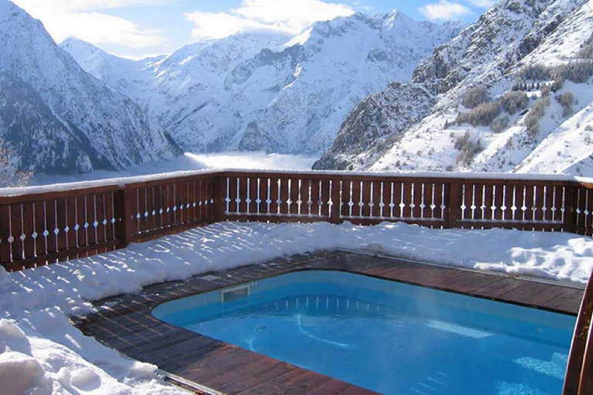 Beautiful chalet with a sauna and private pool in Les Deux Alpes