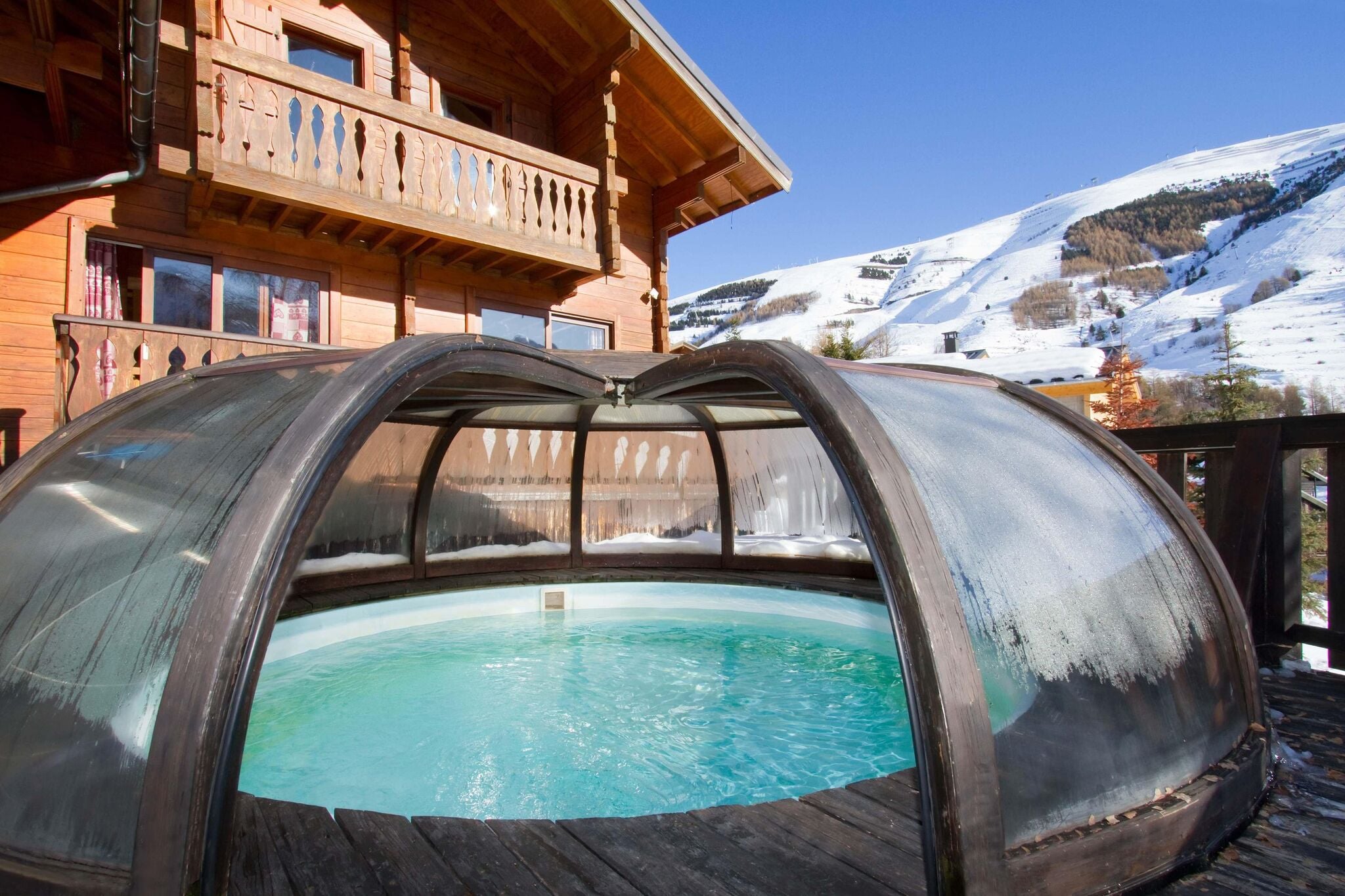 Chalet met privé zwembad met telescopisch dak in Les Deux Alpes