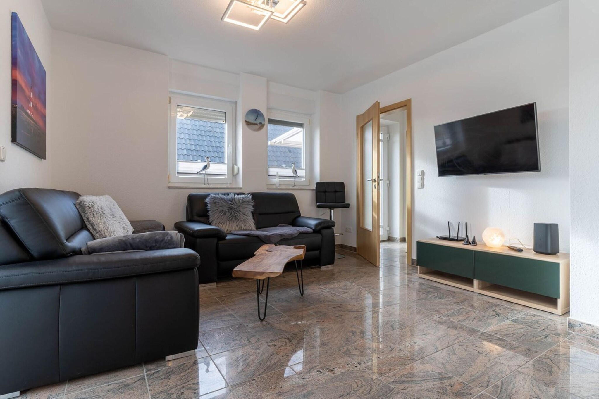 Comfortable and fantastically located 3-room apartment. The apartment is on the ground floor in the house "Eriel" and has about 53 square meters on one level for up to 4 people. In an idyllic, quiet location directly on the dike in the district of Ording. Enjoy the tranquility and the close proximity to the sandy beach of St. Peter-Ording.
Highlights included: WLAN, electricity, heating and water and final cleaning are included in the rental price.
Activities nearby: 12 km long and 2 km wide fine sandy beach combined with the scent of pine trees and salt marshes: this is St. Peter-Ording! Experience Germany's only seaside resort with its own sulfur spring. The elongated resort consists of 4 districts, the most beautiful being the old St. Peter village. Here the old brick church inspires next to many thatched Frisian houses. Each district has its own bathing beach with a restaurant on stilts. The west coast park offers variety for the whole family with a petting zoo and a unique sealarium. The little guests are also taken care of in the playhouse 5 days a week: The playhouse is a children's paradise with bouncy castles, a ball pool and lots of toys.