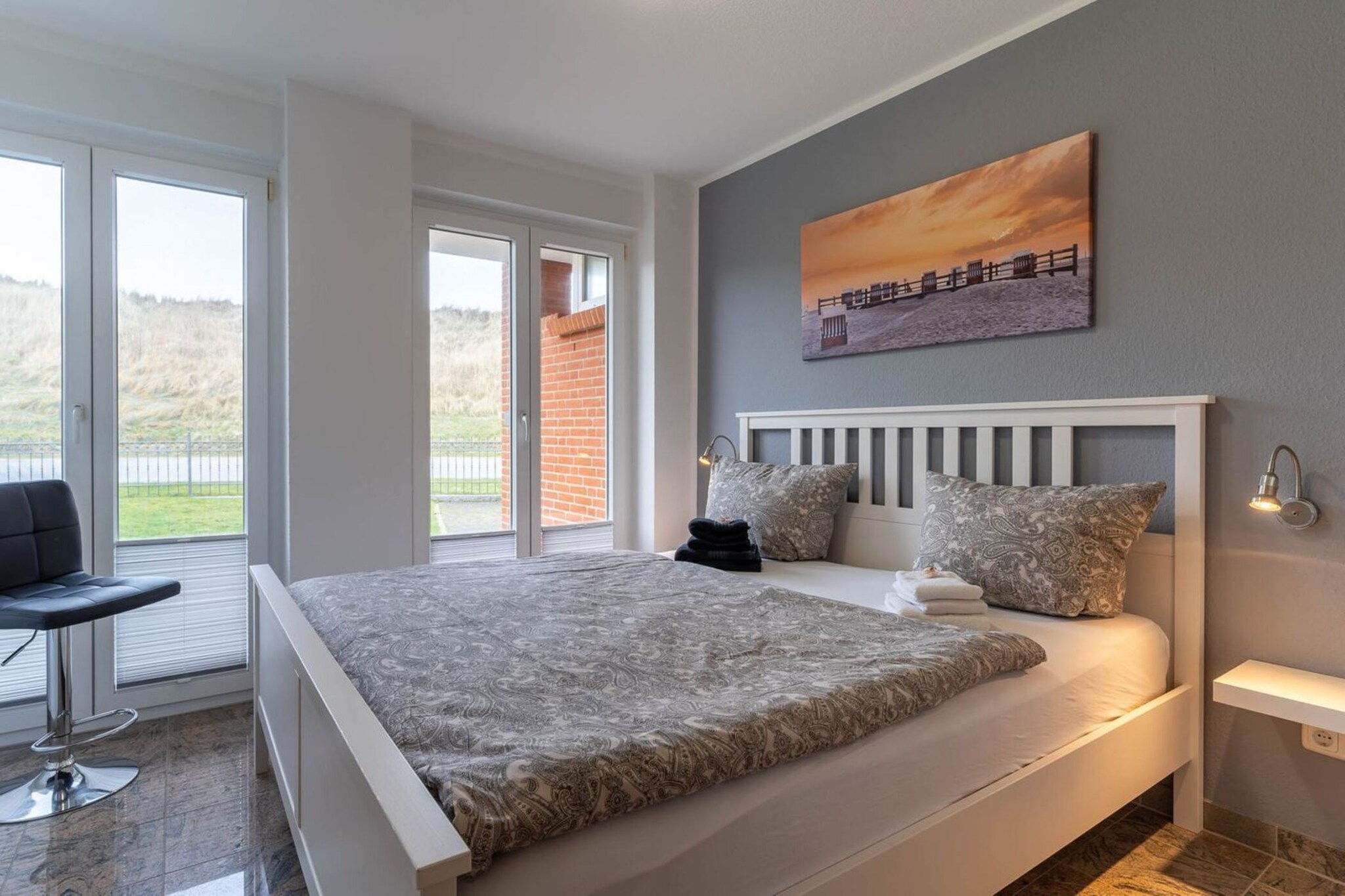 Ground floor: (open kitchen(hob(4 ring stoves, ceramic), electric kettle, toaster, hood, coffee machine, oven, microwave, dishwasher, fridge(+ freezer)), Living/diningroom(TV(flatscreen, satellite), dining table, seating area, radio), bedroom(double bed(180 x 200 cm)), bedroom(bunk bed(80 x 200 cm)), bathroom(shower, washbasin, toilet, hairdryer))\n\ntumble dryer(shared with other guests, paid), washing machine(shared with other guests, paid), heating(gas), terrace, garden furniture, parking, insect screens, Laundry Package incl.