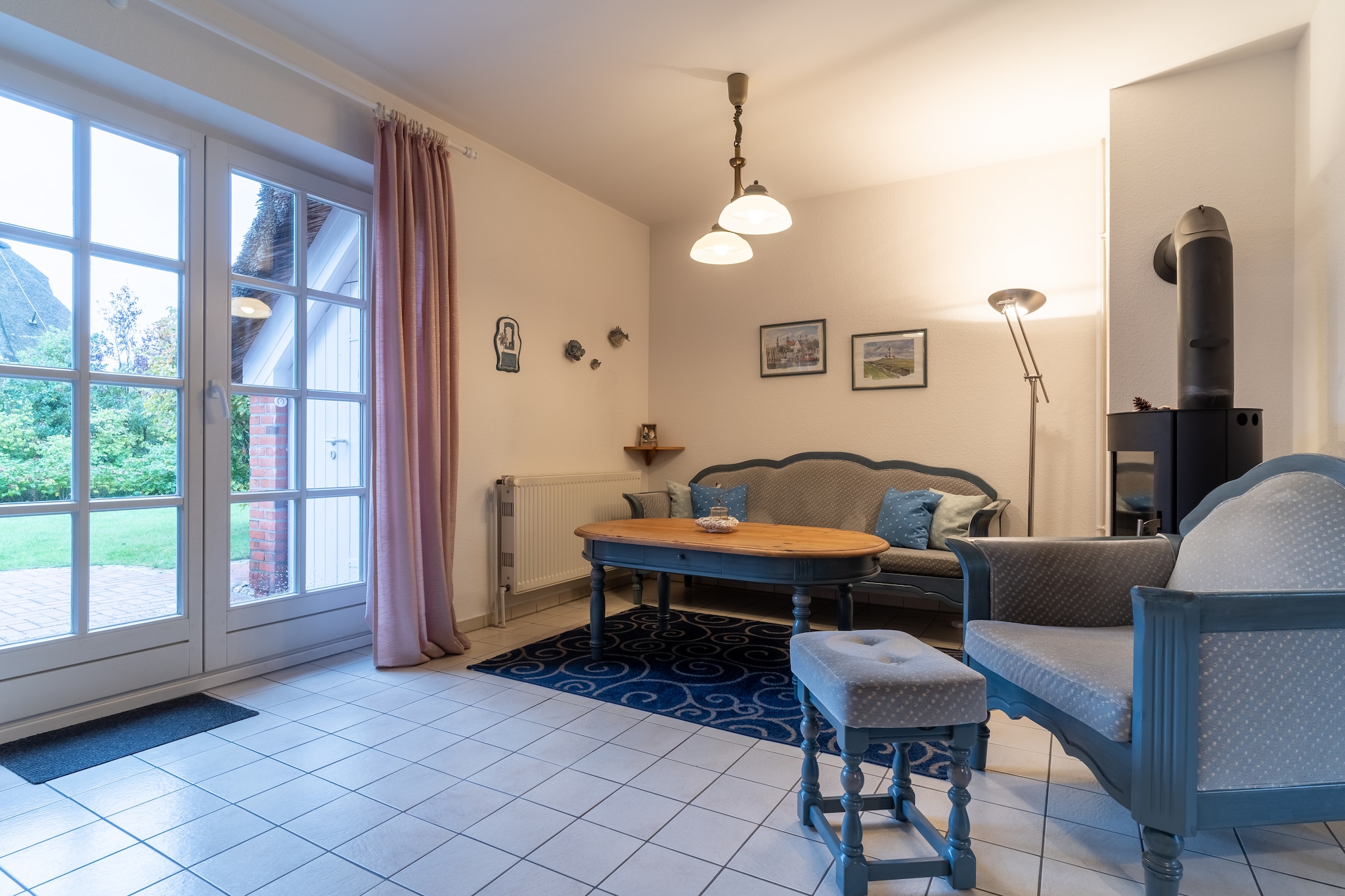 Ground floor: (Large kitchen(hob(4 ring stoves, ceramic), electric kettle, toaster, hood, coffee machine, oven, microwave, dishwasher, fridge(+ freezer)), Living/diningroom(TV(flatscreen, satellite), dining table, fireplace, radio, CD player), toilet(washbasin, toilet))\n\nOn the 1st floor: (bedroom(double bed(180 x 200 cm)), bedroom(single bed(90 x 200 cm), single bed(90 x 200 cm)), bathroom(shower, washbasin, toilet, hairdryer))\n\nwashing machine, heating(gas), terrace, bicycle storage, garden furniture, parking, high chair, baby crib(free), Laundry Package incl.