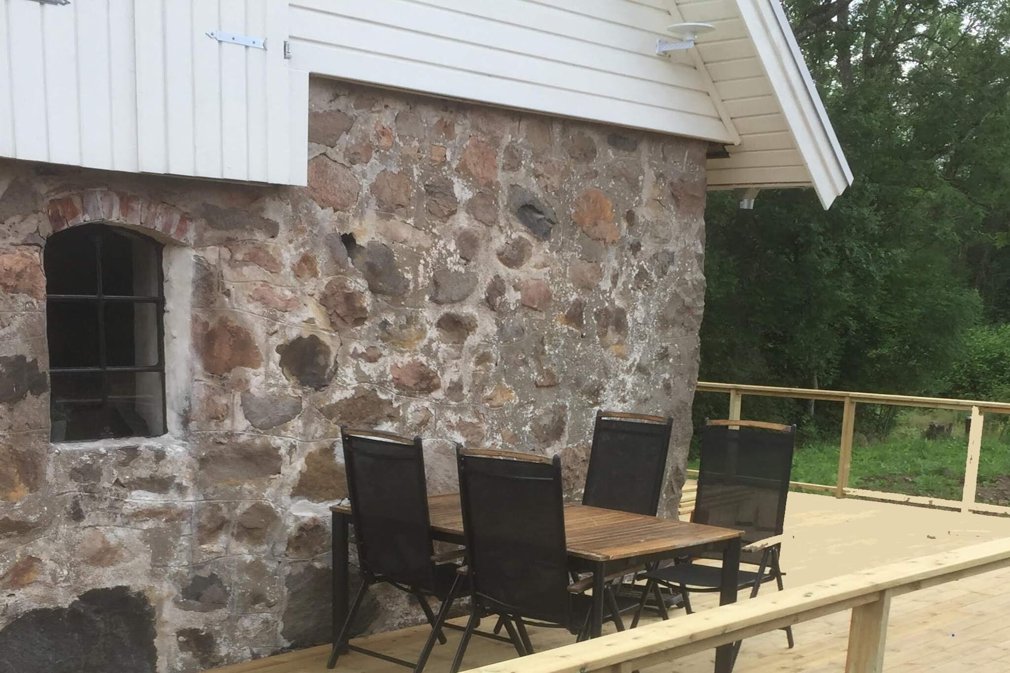 A rural idyll in an area with wonderful nature experiences. A beautifully renovated stone house with unique character. Here you enjoy the tranquility and tranquility with views of beautiful pasture beds and forest. In the area there are several nature reserves and nice fishing waters. The old brewhouse has been renovated with a very special charm. The ground floor has a well-equipped kitchen and dining area. The bathroom is spacious and has a shower and washing machine. One bedroom has a double bed and a slightly smaller one has two single beds. The living room has comfortable seating, modern TV with chromecast and a wonderfully warming wood burning stove. In parts of the house there is a comfortable underfloor heating. There is internet and free wifi. At the house there is a spacious terrace with a lovely view of the pasture beds and the forest. Here you enjoy both morning coffee and nice barbecue evenings. The owner lives in the house next door and their horses graze in the meadows by the house, which gives you a really relaxing and rural harmony. The owners have good language skills in both German and English. Only a short bike or car ride away there is a public swimming area in lake SimlÃ¥ngen with both jetty and barbecue areas. A short distance away is VargaslÃ¤tten, a large privately owned nature garden with museum, plant sales and guided tours. Nearby is also Danske fall, with a fall distance of 36m, so bring a backpack and hiking boots. This is one of Halland's most visited nature reserves. SimlÃ¥ngsdalen's community has both shops and restaurants. In lake SimlÃ¥ngen there is a nice fishing and here you can rent both boat and canoe. Fishing licenses are valid. To Halmstad, which is a lovelysummer town and the sea, it is 18 km.  For the shopping enthusiast, it is only 55 km to Europe's largest shopping paradise, GekÃ¥s in Ullared. For those interested in golf,  there are several golf clubs in Halmstad, the mecca of golf. The cottage is not rented to youth groups.