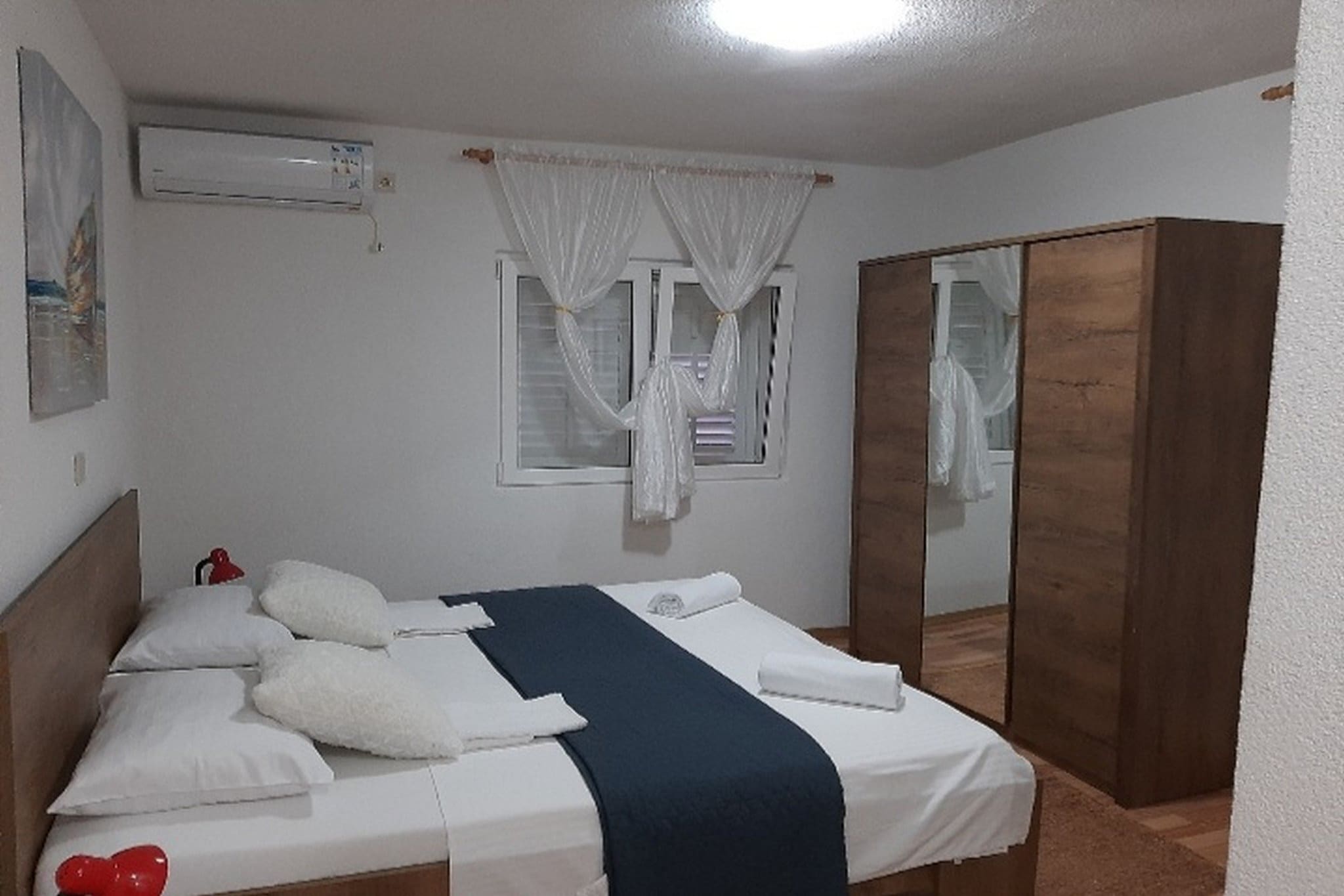 Apartment Pascal - One Bedroom Apartment with Terrace and Sea View-Chambre