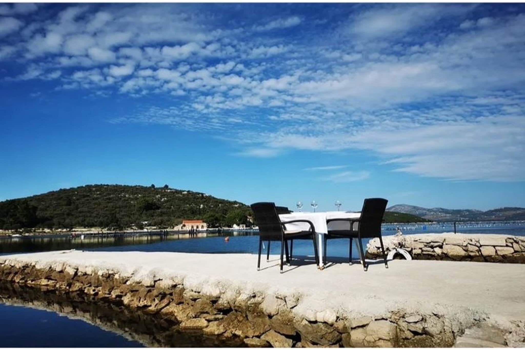 Apartment Pascal - One Bedroom Apartment with Terrace and Sea View-Ambiance