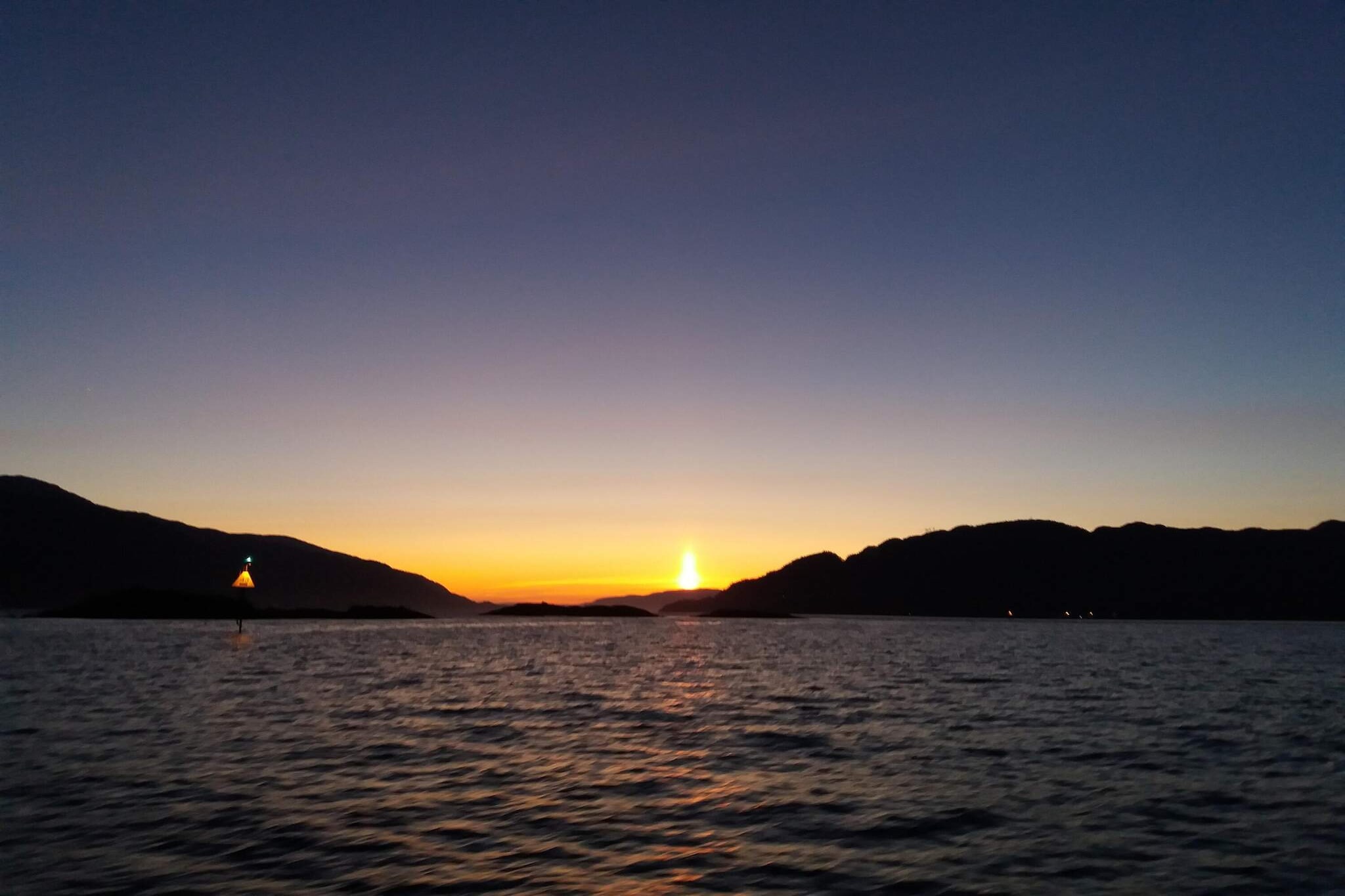 Boat: \n\nopen kitchen(cooker(electric), hood, coffee machine(filter), microwave, dishwasher, fridge, freezer(> 250L), washing machine), Living/bed room(35 m2)(TV(german television channels)), bedroom(2x single bed), bedroom(2x single bed), bedroom(single bed), bedroom(double bed), bathroom(floor heating)(bathtub or shower, washbasin, hip bath, toilet), bathroom(washbasin, toilet), heating(electric), terrace(60 m2), garden furniture, BBQ, parking, air to air heatpump