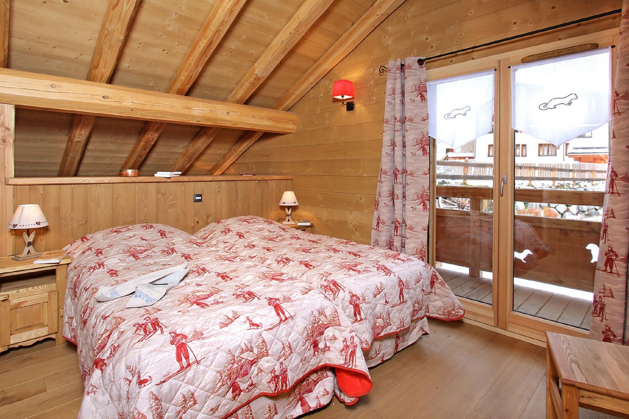 Beautiful 14-person chalet with sauna and private swimming pool in Les Deux Alpes