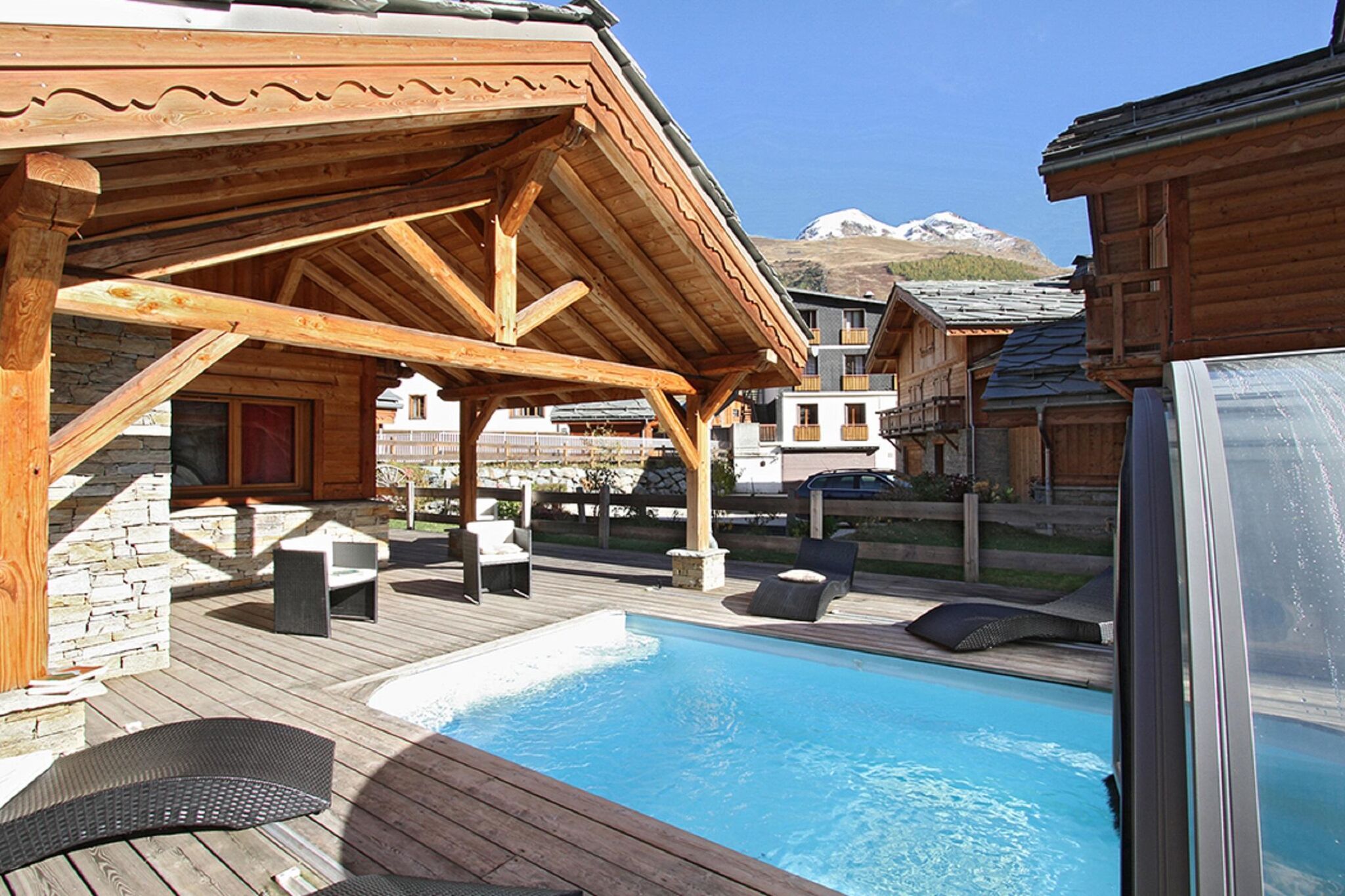 Mooi 14-persoons chalet met sauna en privé zwembad in Les Deux Alpes