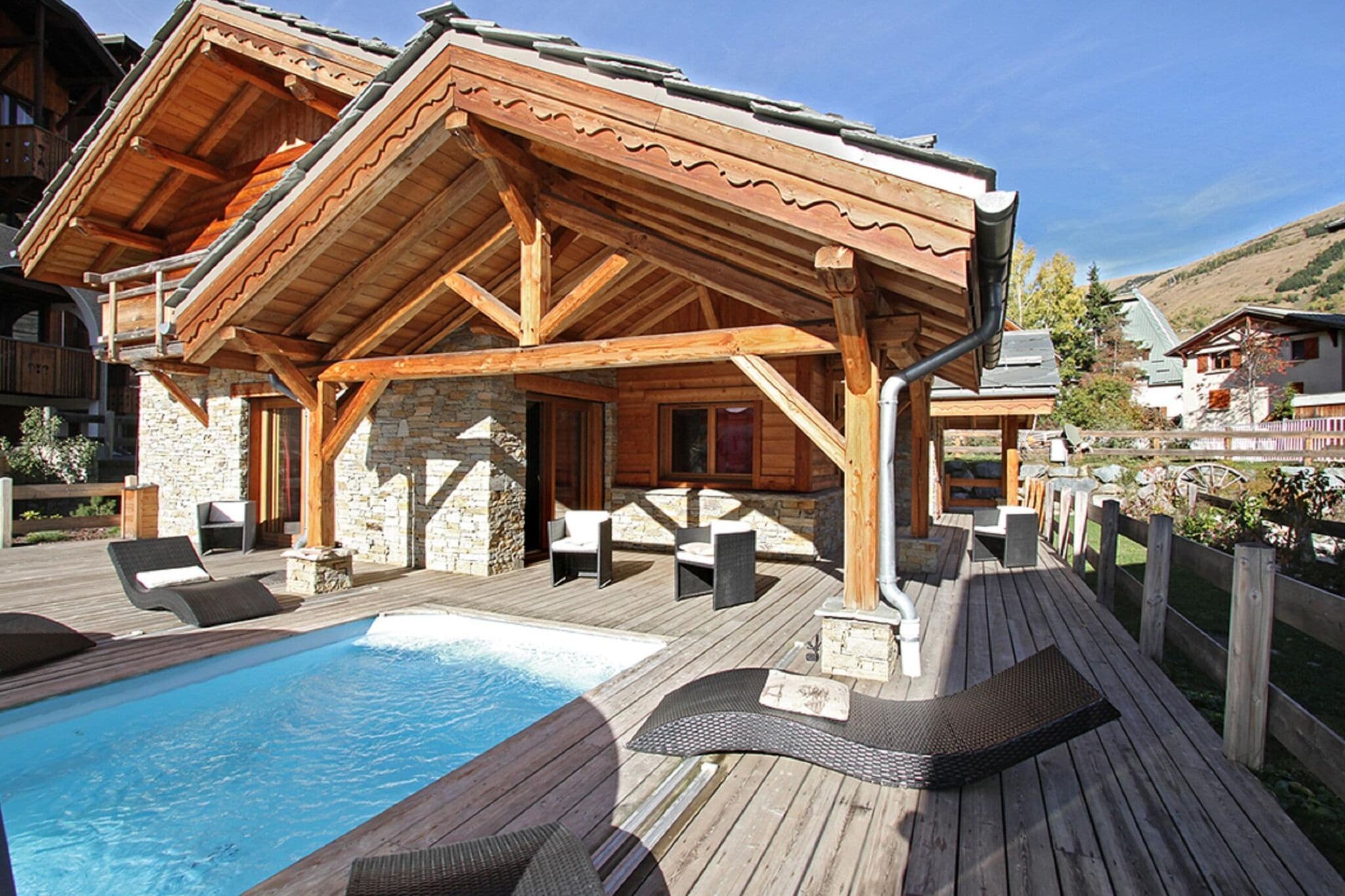 Beautiful 14-person chalet with sauna and private swimming pool in Les Deux Alpes