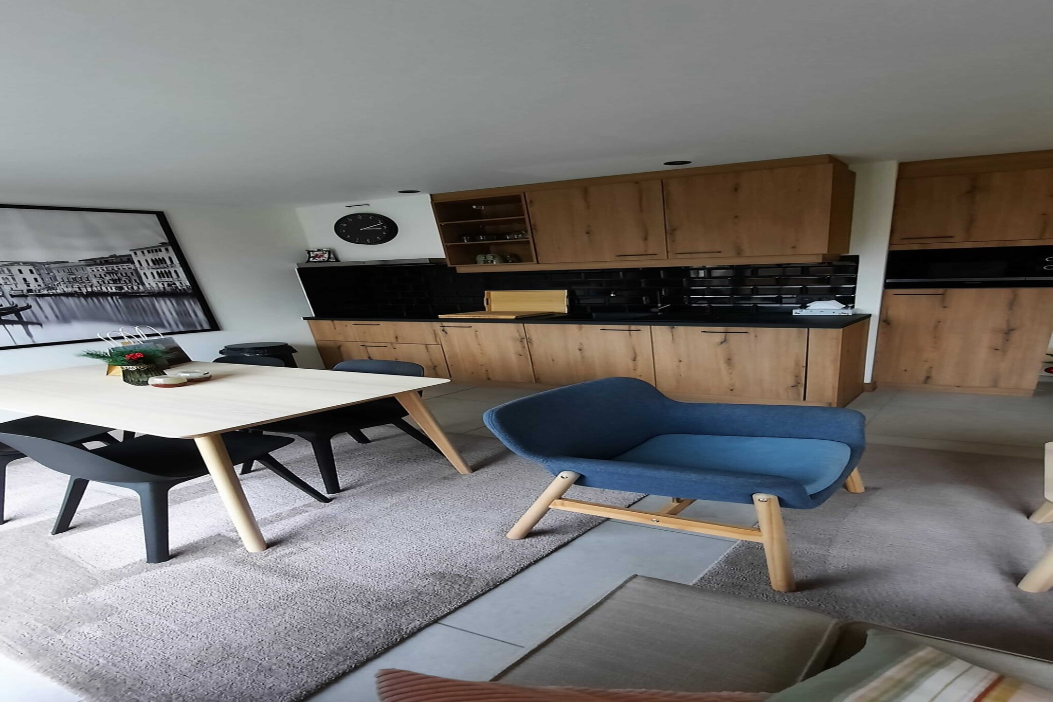 Ground floor: (Living room(TV(digital, dutch television channels, international television channels), seating area), dining room(dining table), Kitchen(hob(induction), toaster, hood, coffee machine, combination microwave, dishwasher, fridge-freezer, Hand blender))\n\nOn the 1st floor: (bedroom(bunk bed), Bedroom with bathroom(double bed box, TV, bath tub, shower, washbasin, washbasin, toilet, air conditioning))\n\nshower, terrace, bicycle storage, garden furniture, sun loungers, BBQ, parking, parasol, swimming pool(shared with other guests, heated, opened from Mar upto and including Oct), lounge set, outdoor fireplace, party games