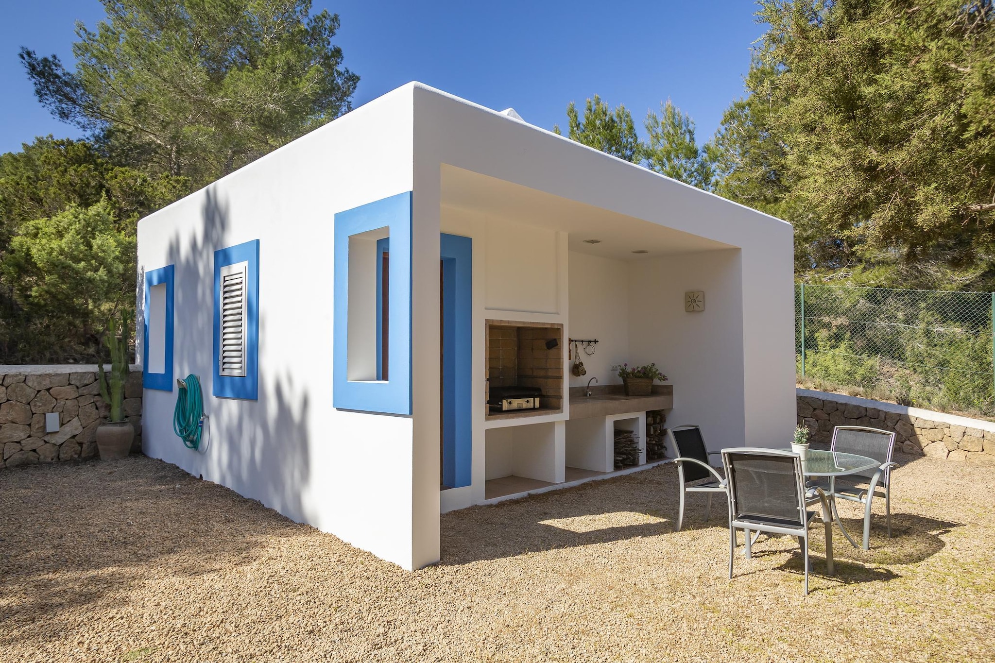 SES SAVINES-Buitenkant zomer