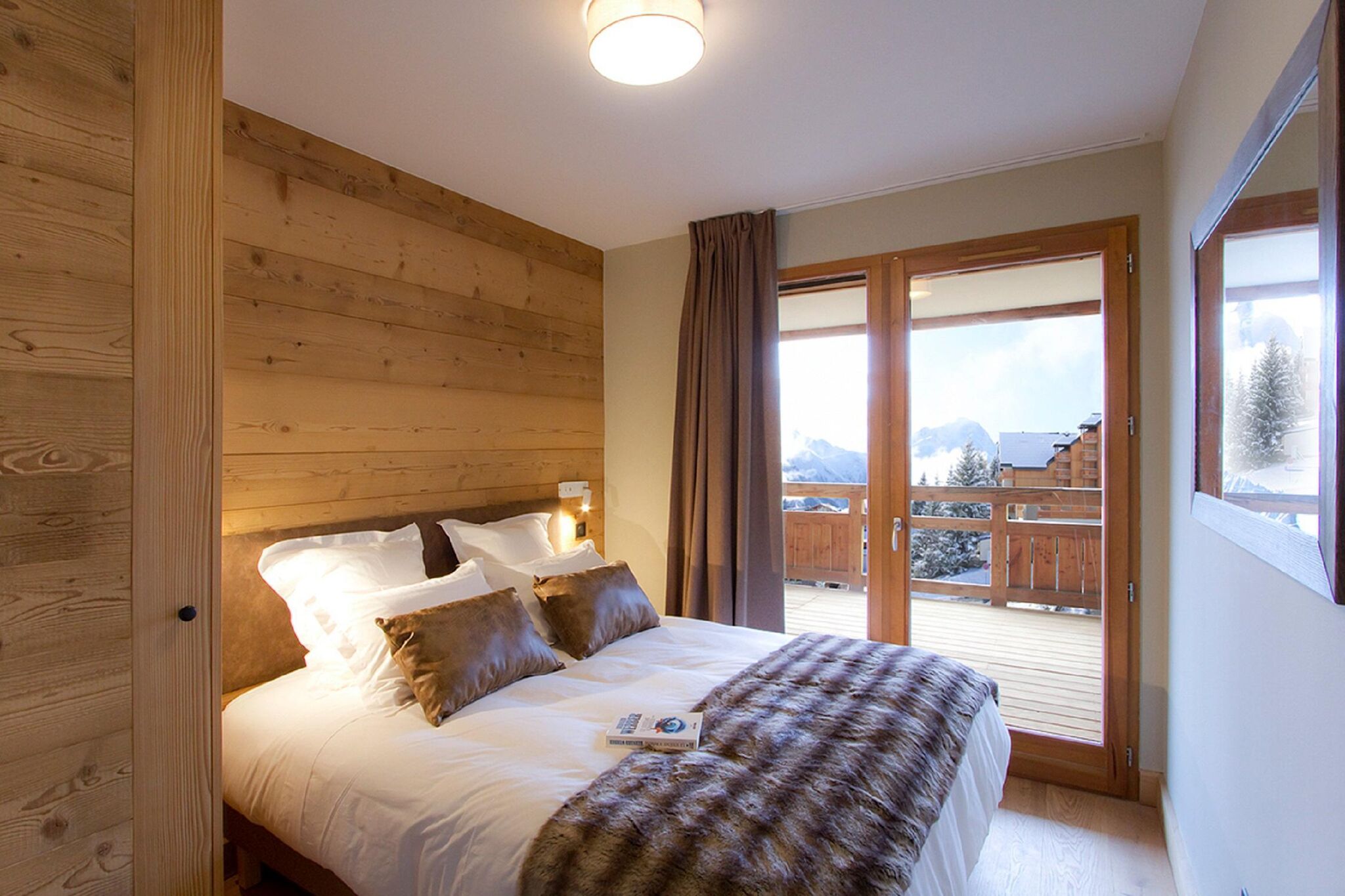 Modern 12-person chalet with panoramic views in Les Deux Alpes