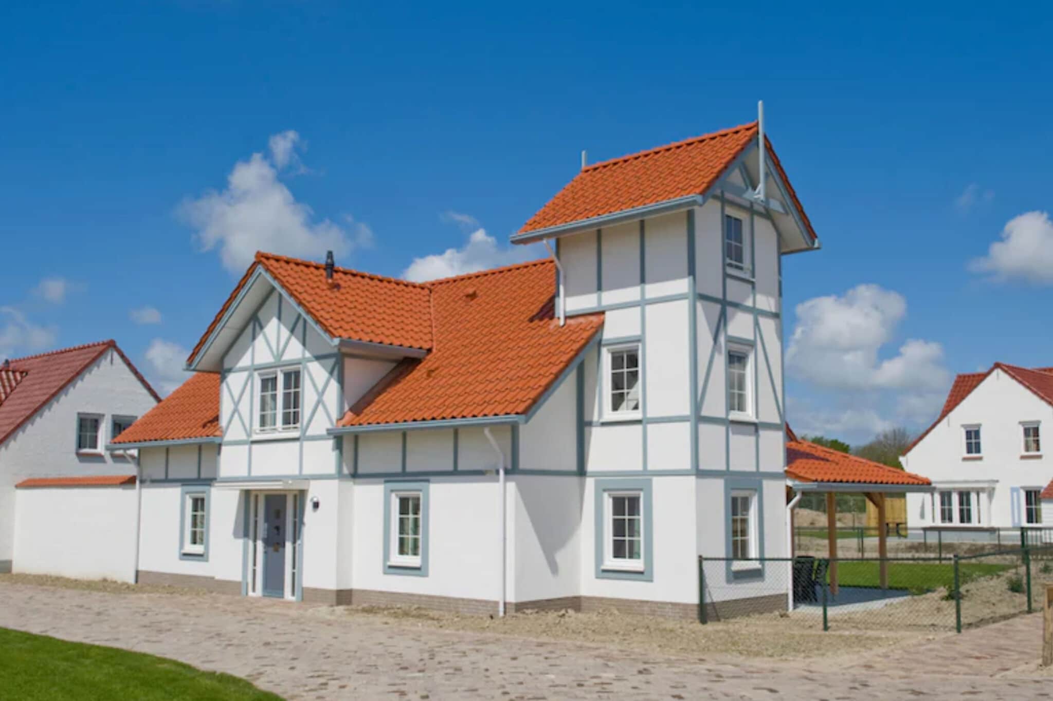 Gerestylede villa voor drie gezinnen vlakbij zee