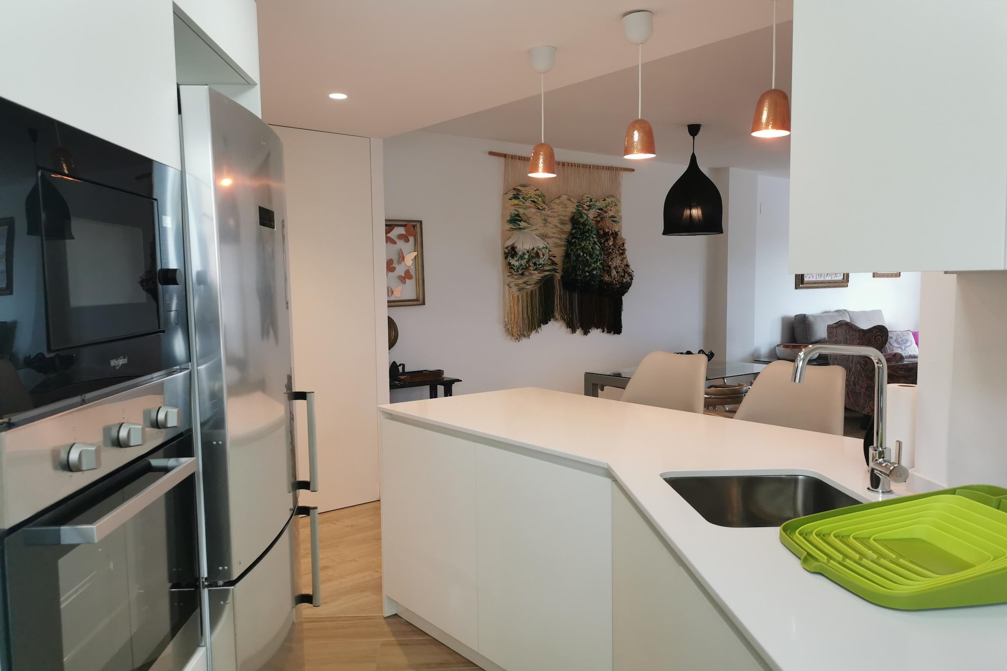 This pleasant apartment has a great location near the golf course of Los Moriscos. It is very suitable for holidays with family or friends.
Enjoy the sun and sea on the beach, a 500-meter walk from the residence. You can enjoy hiking in the unique surroundings and the nearest restaurants are located no more than 700 meters from the accommodation. There are water sports facilities 1 km away.
The holiday home is equipped with a well-equipped open kitchen for preparing your favorite dishes. The communal swimming pool offers a section, especially for children. One of the bedrooms has its own balcony; ideal for a relaxing end to the evening. A second balcony is accessible from the living room.