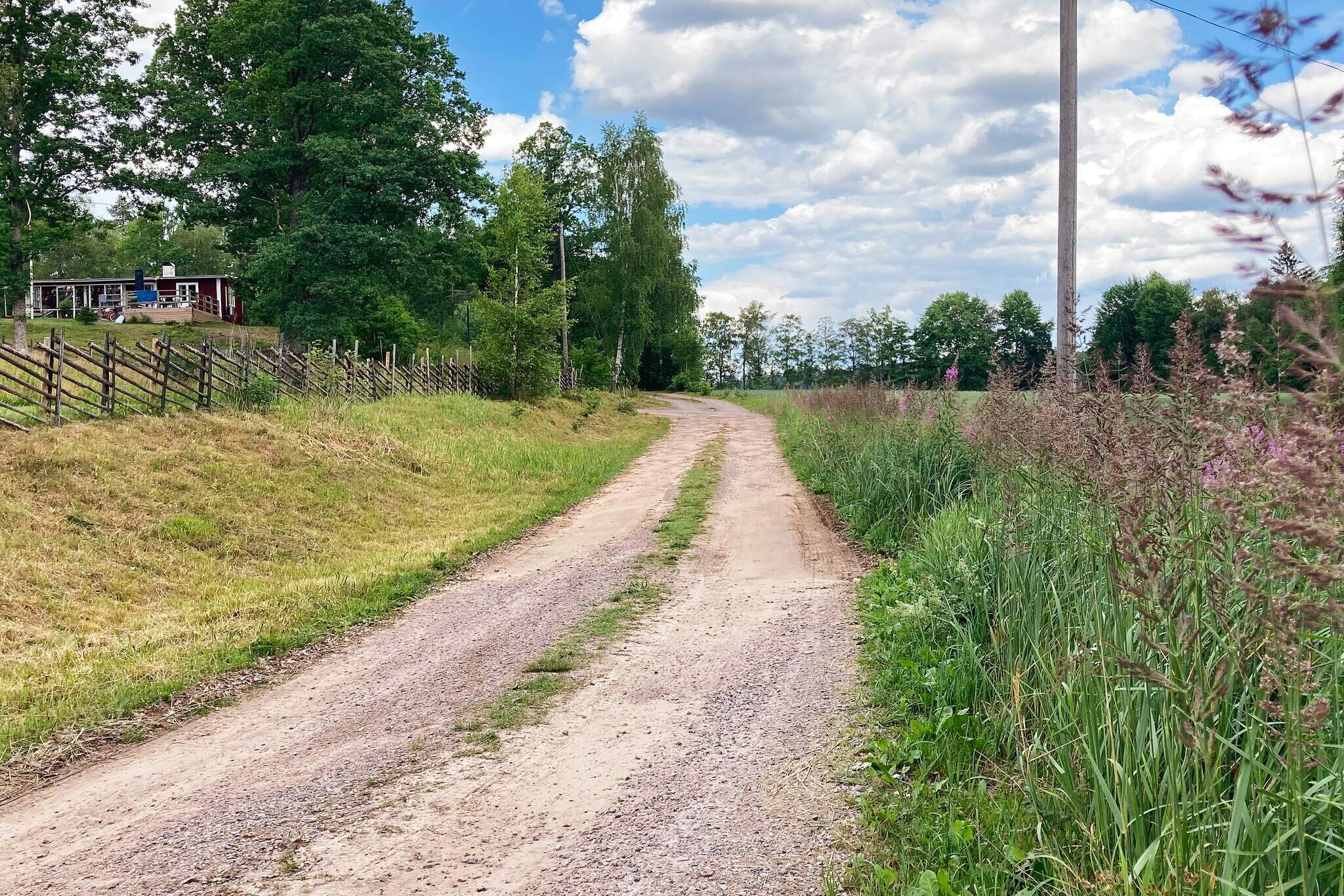 Internet Access DSL, Kitchen(stove(induction), coffee machine, microwave, dishwasher, fridge-freezer, water from well), Living/bed room(TV, chromecast), bedroom(double bed), bedroom(2x bunk bed), bathroom(washbasin, shower, toilet, washing machine), conservatory, heating(electric), air to air heatpump