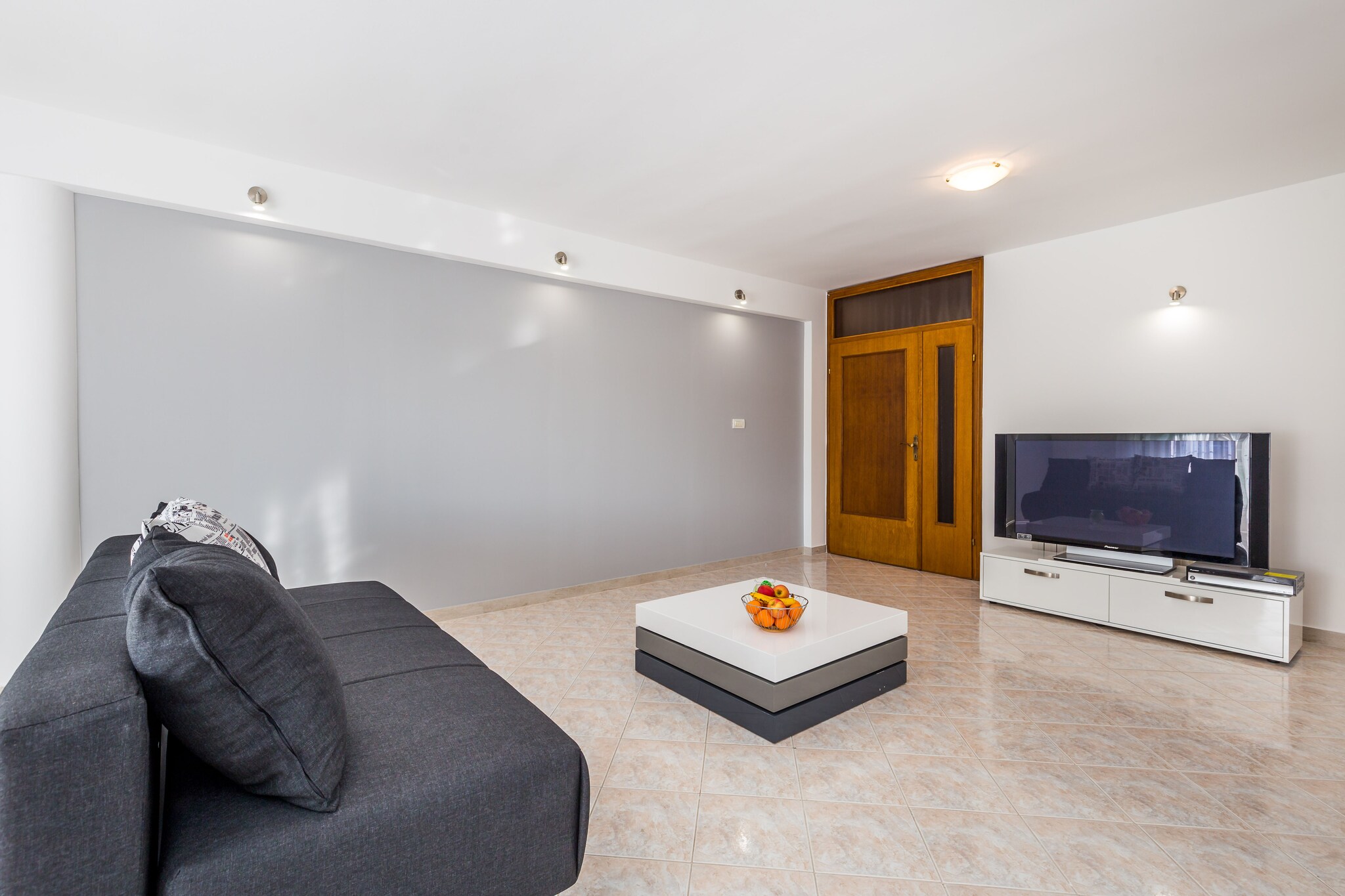 Bright and modern apartment with private terrace