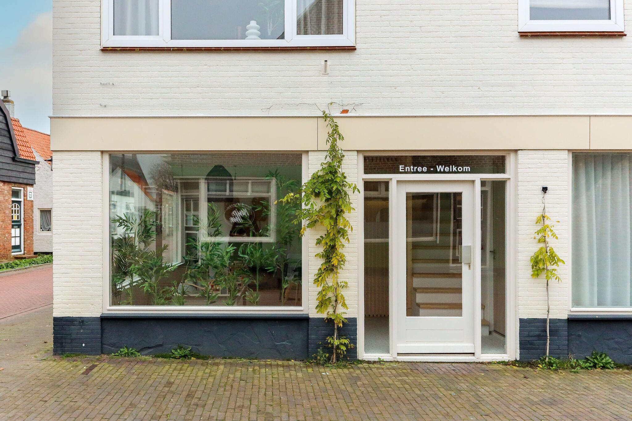 Modern apartment in Vrouwenpolder with garden