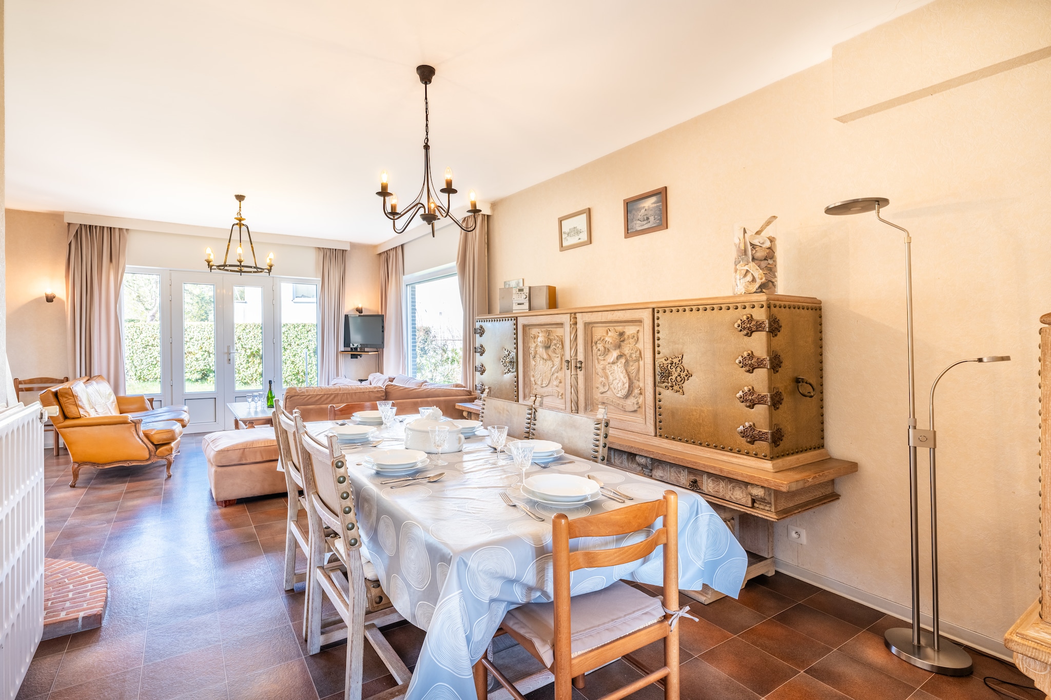 Tamalone-Dining room